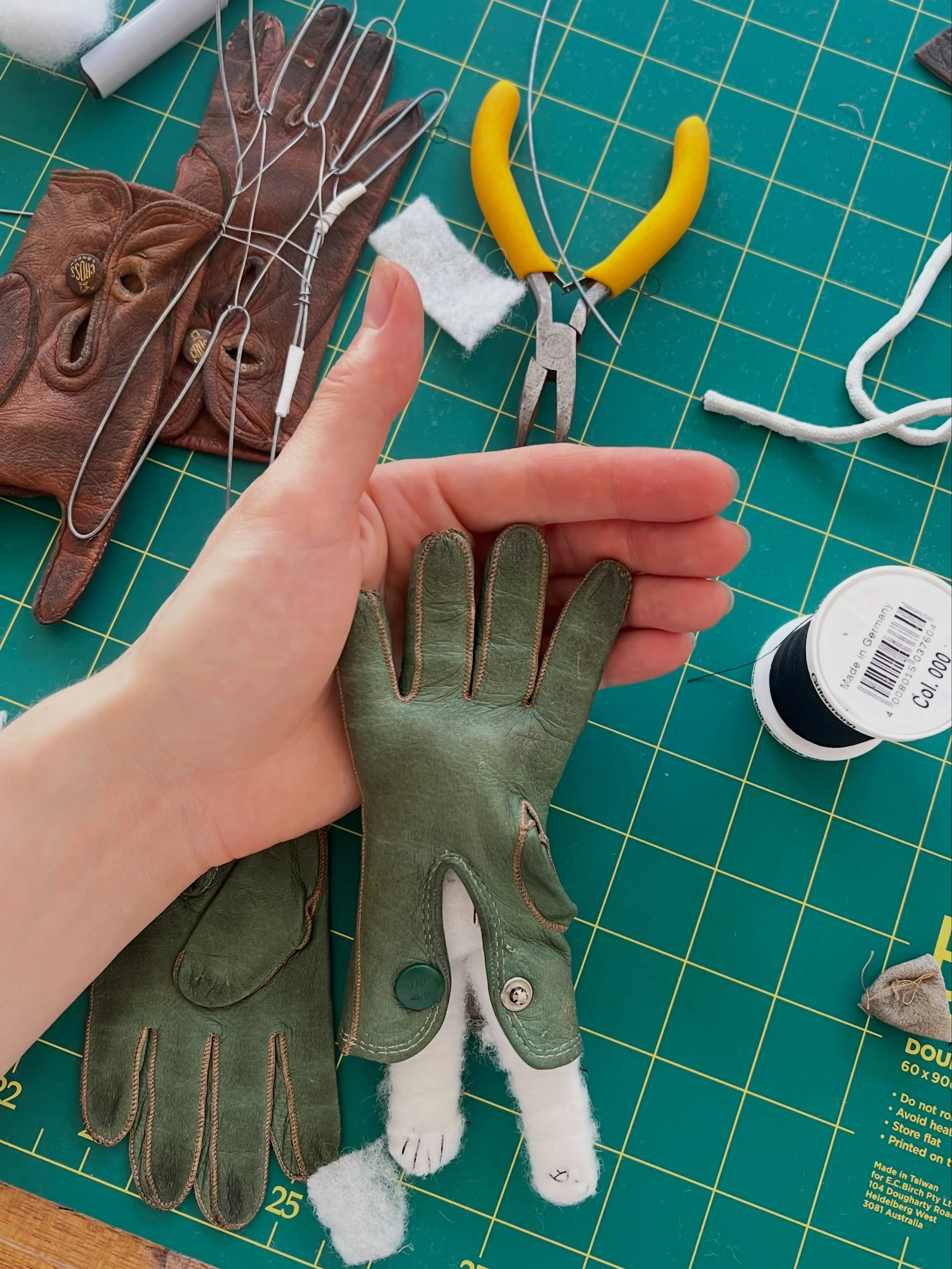Hello, Ipswich! This Saturday 17th from 10.30am to 1.30pm @ipswichartgallery @ipswichcitycouncil @creativeroad and I are hosting a free drop-in story sharing picnic in d&rsquo;Arcy Doyle Place in preparation for my public sculpture, Holding Time. Ple