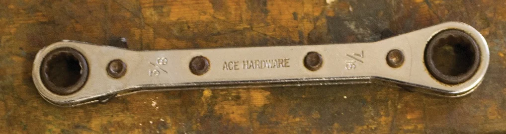 Double-ratcheting Wrench