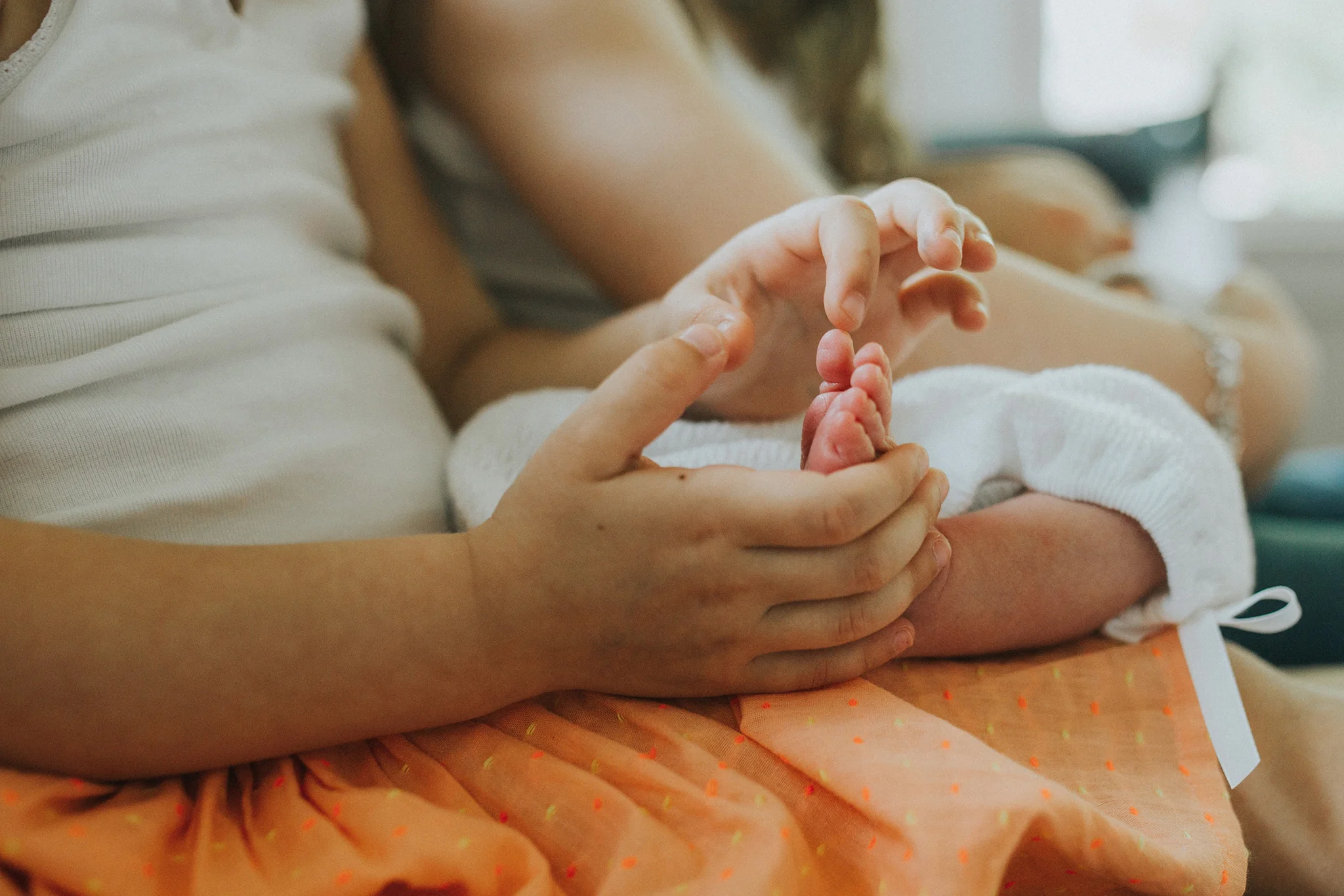 April 2: Counting toes. Goodness I love a newborn session, and I MUST blog this one soon. 