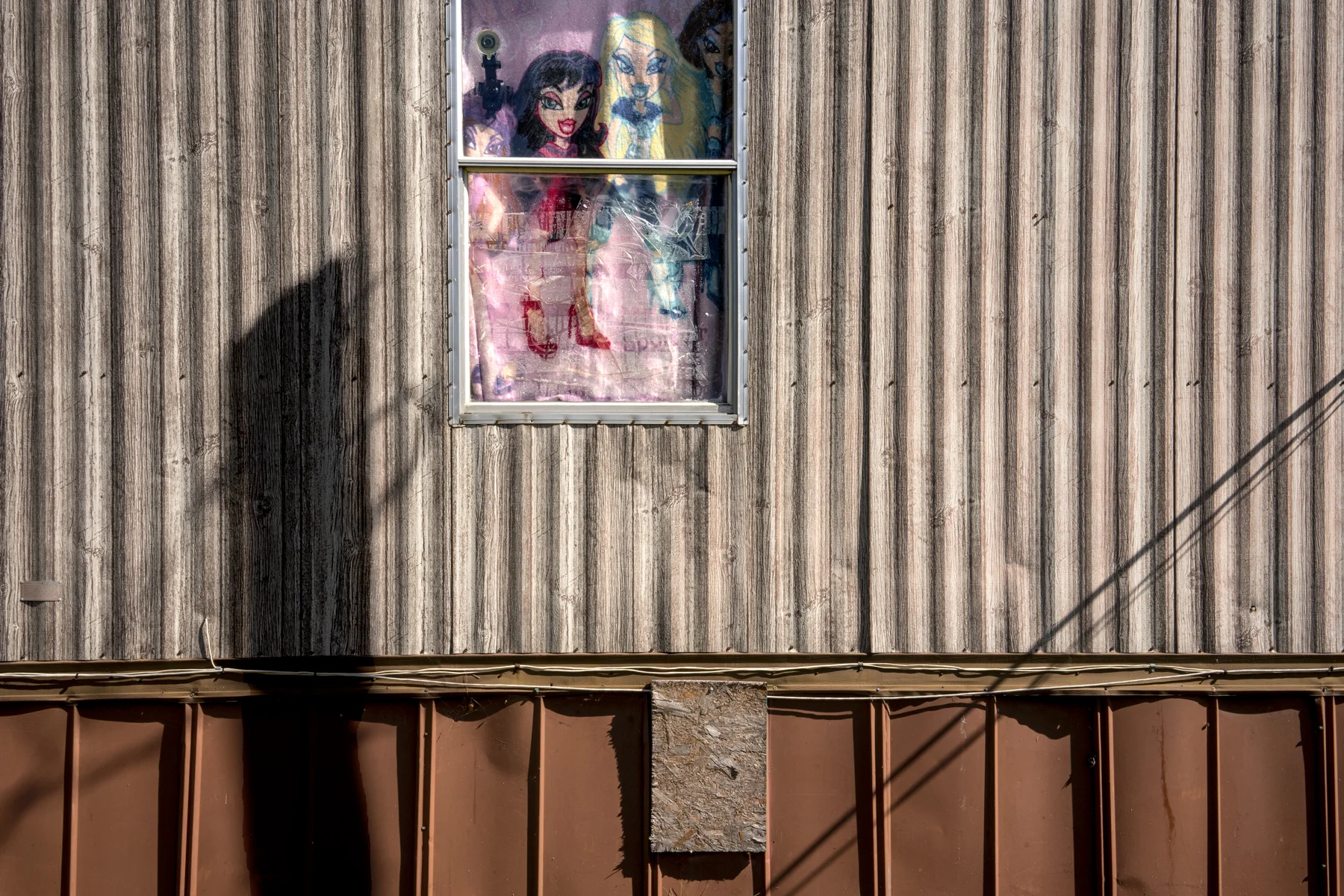 TrailerwindowGirls.jpg
