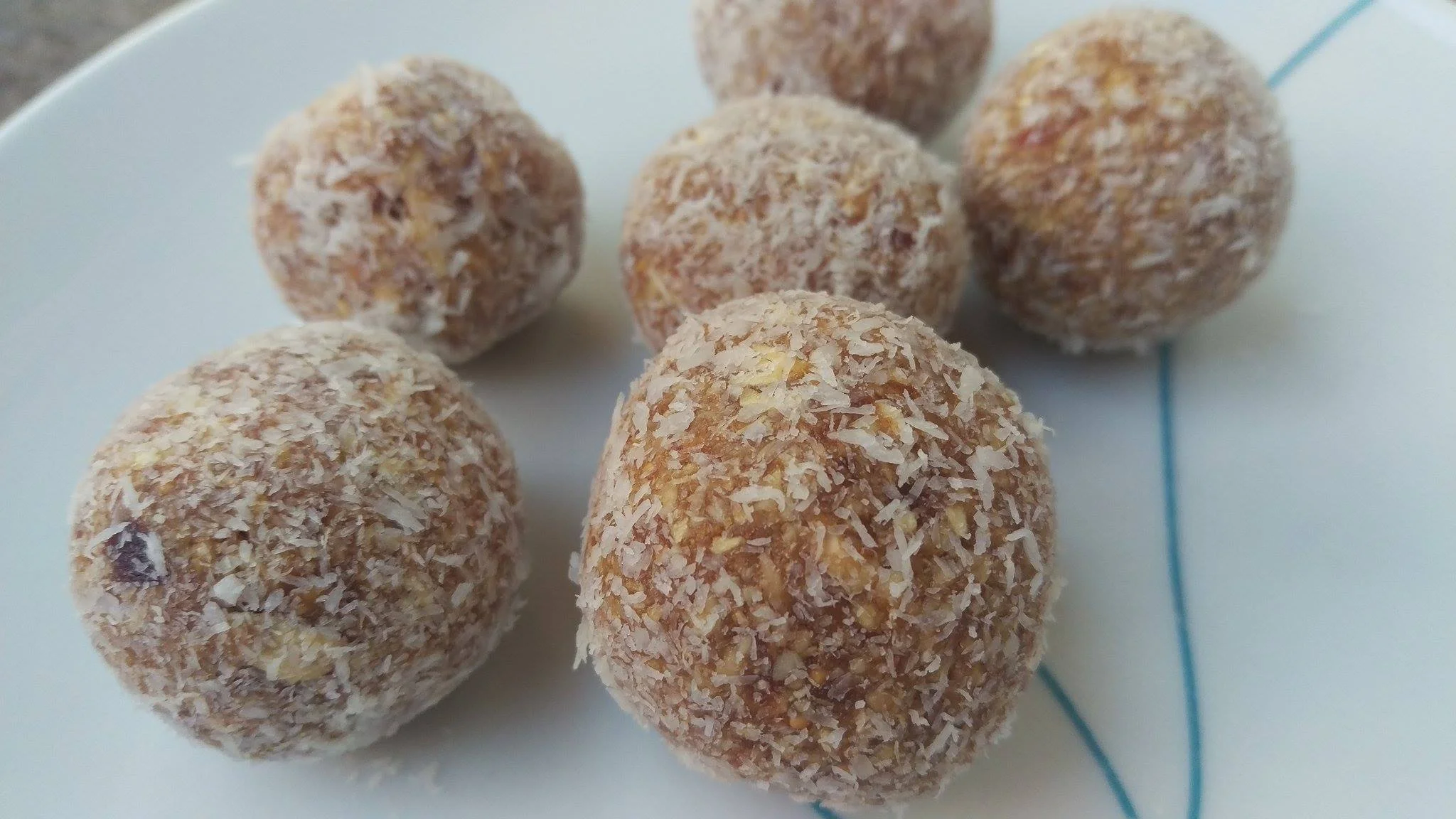 DATE & NUT BALLS