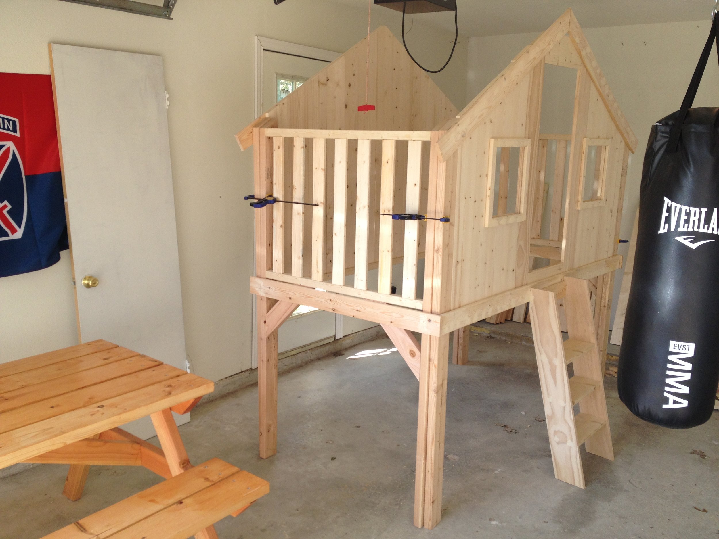 Almost done! After the final journey to the bedroom you can assemble the components and put on the slats.