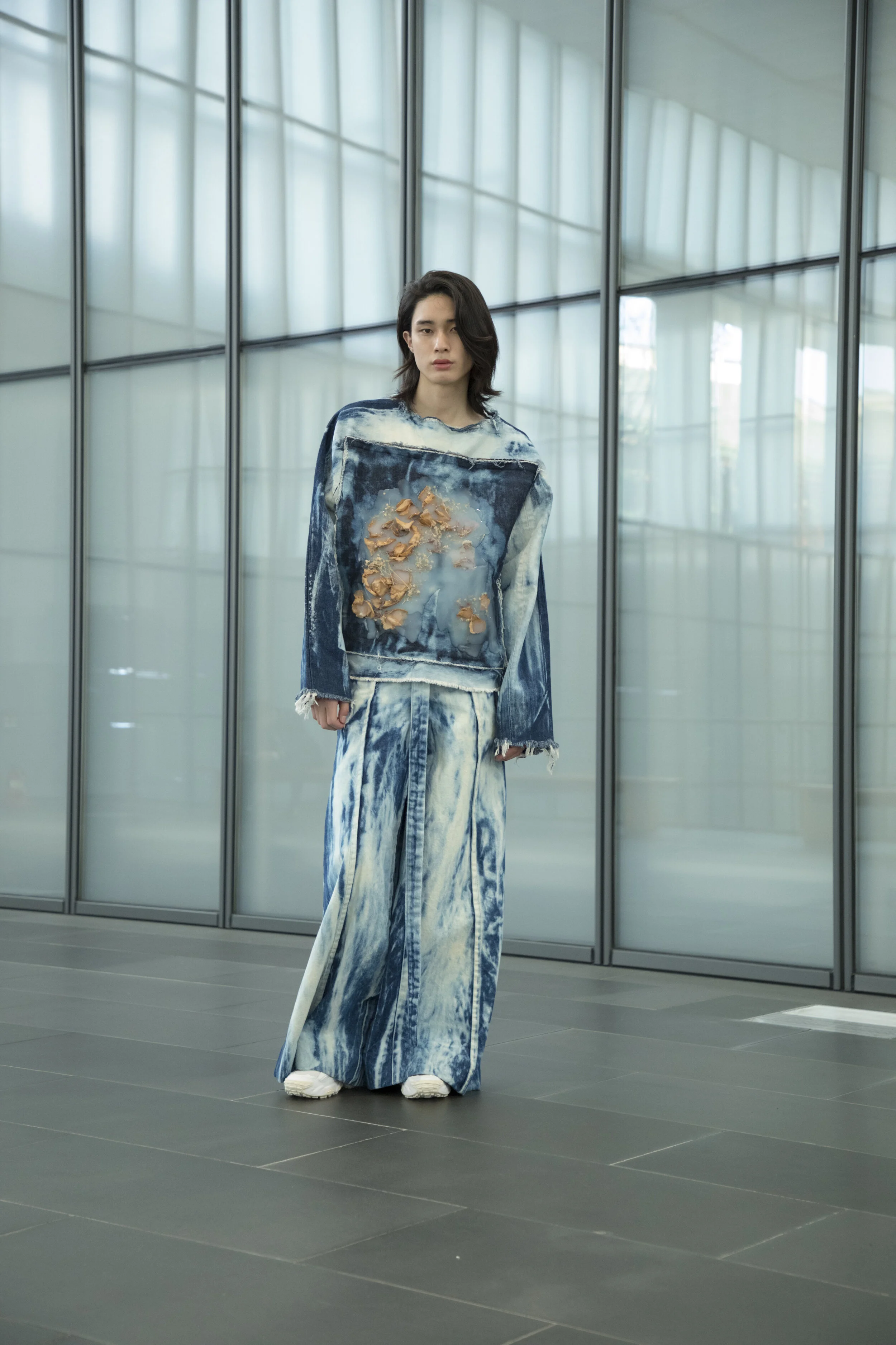 Seokwoon Yoon Presents Layers of Movement At Seoul Fashion Week Fall-Winter 2021