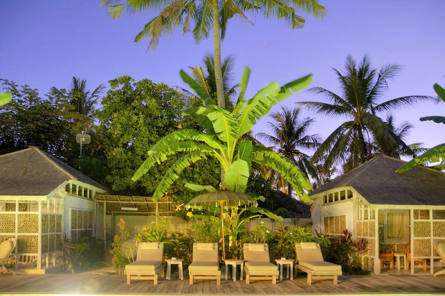 Bungalow Gili by night - les villas ottalia