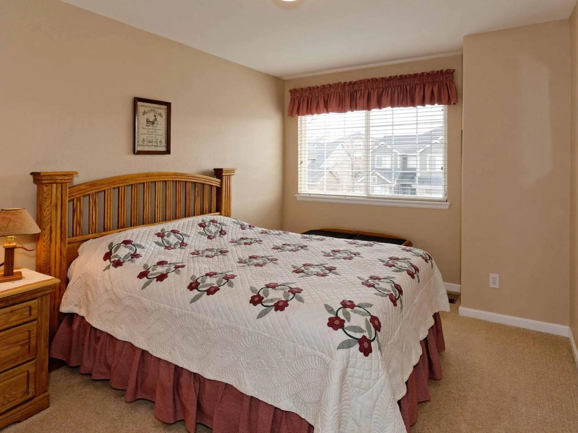 Upper bedroom 3.jpg