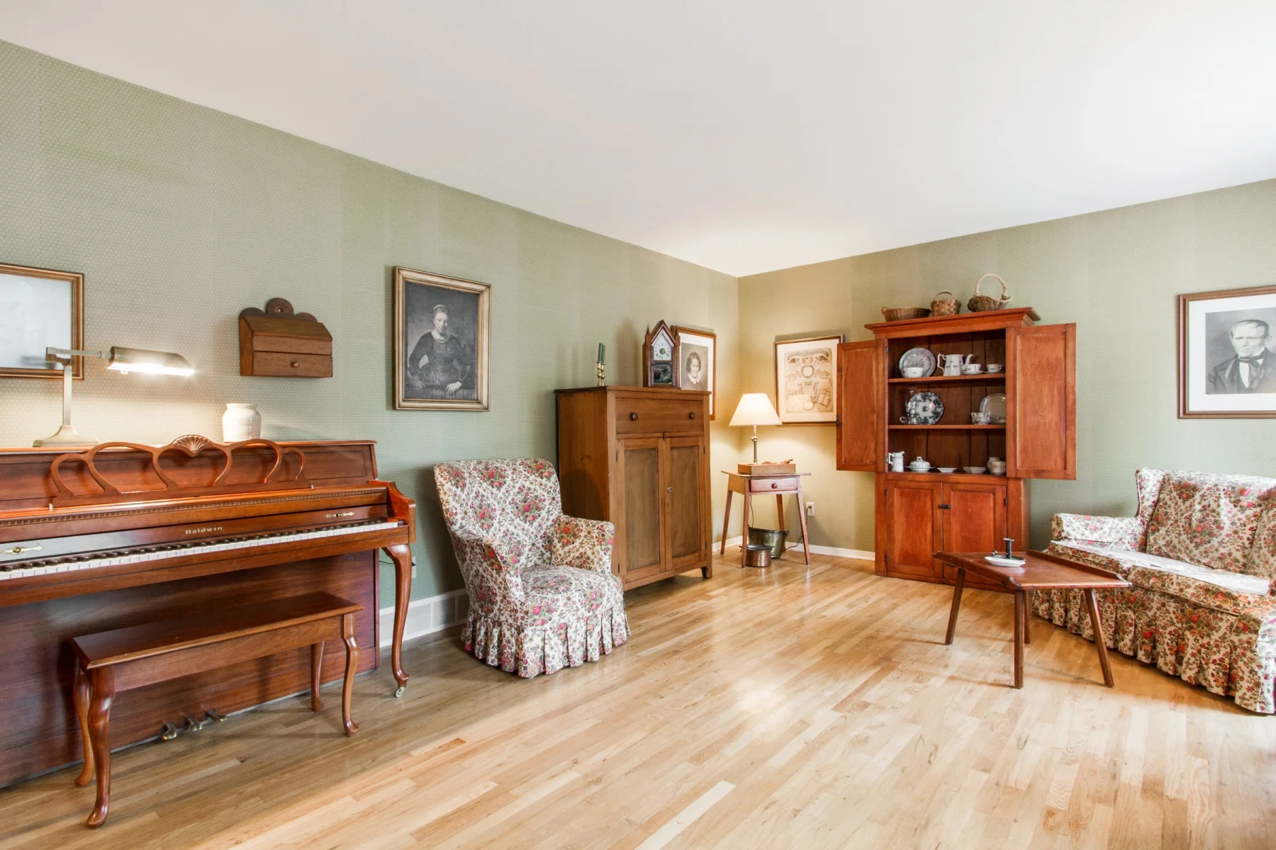 Living-Room_1800x1200_2697609.jpg
