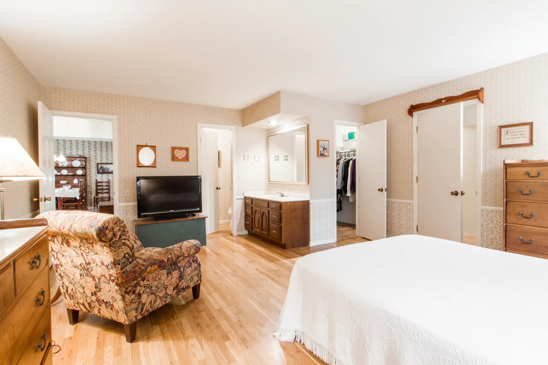 Master-Suite_1800x1200_2697613.jpg