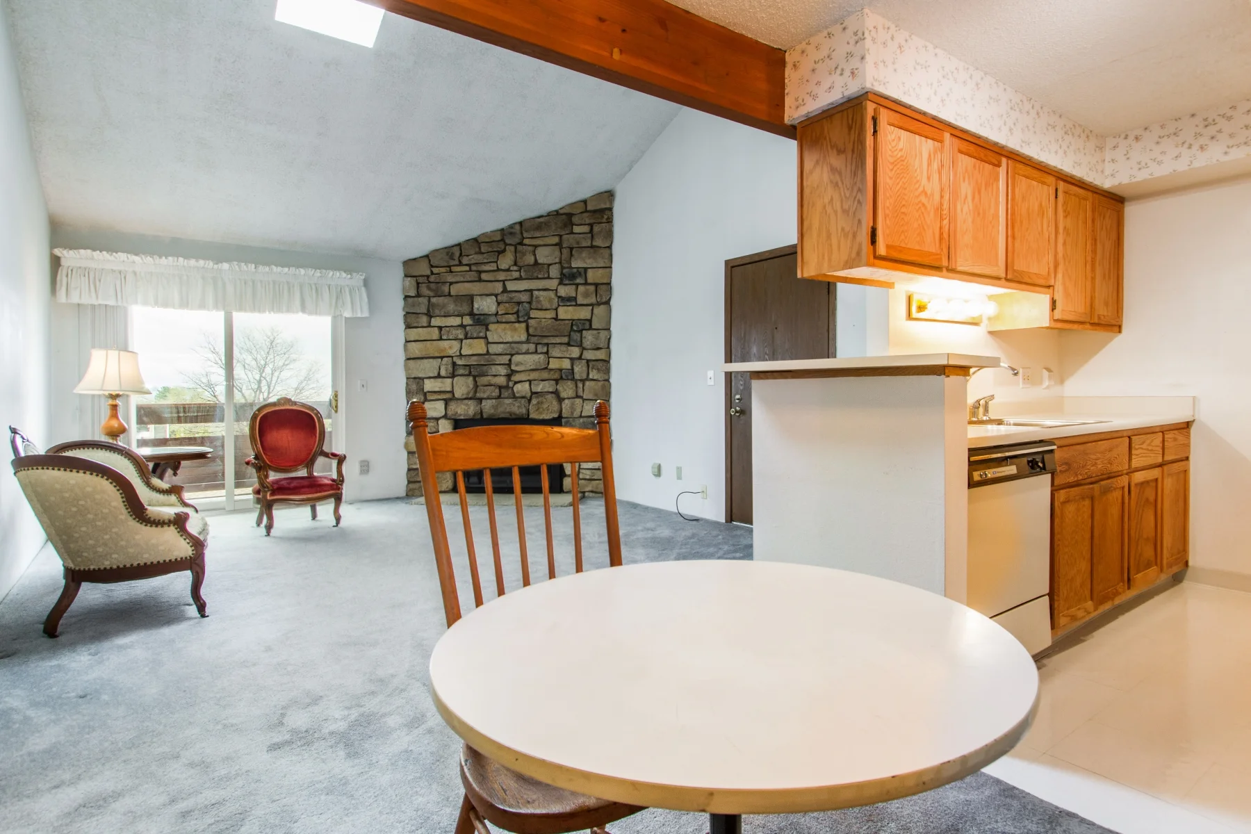 Dining-Room_1800x1200_2694129.jpg
