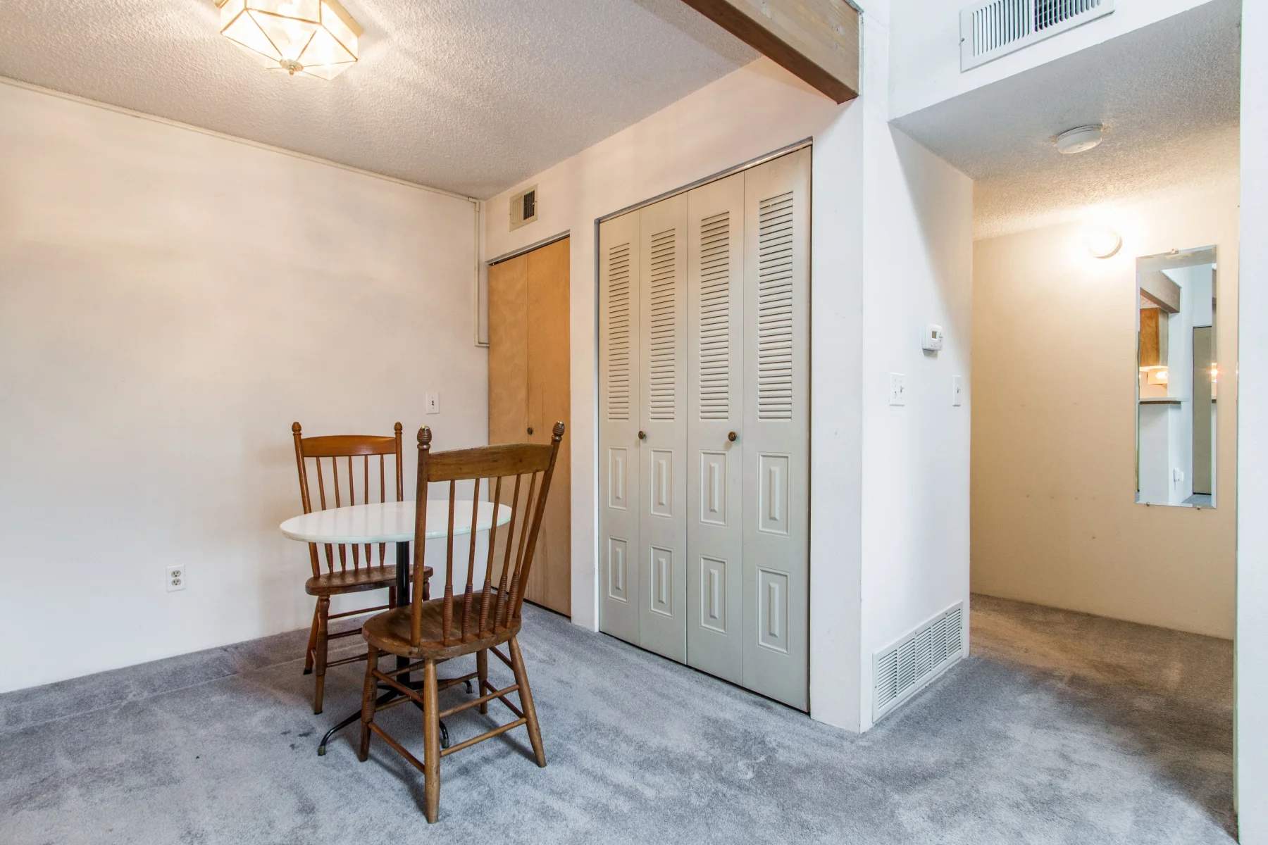 Dining-Room_1800x1200_2694126.jpg