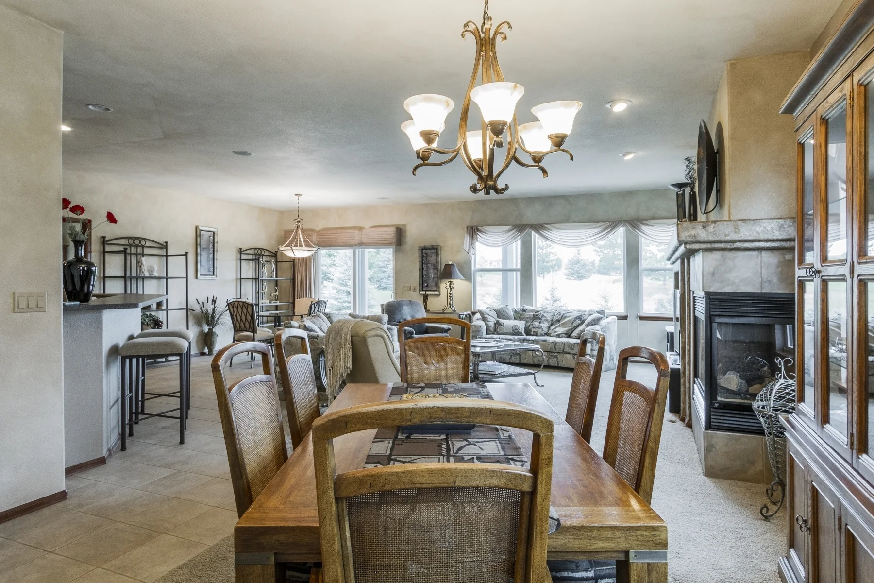 Dining-Room_1800x1200_2762567.jpg