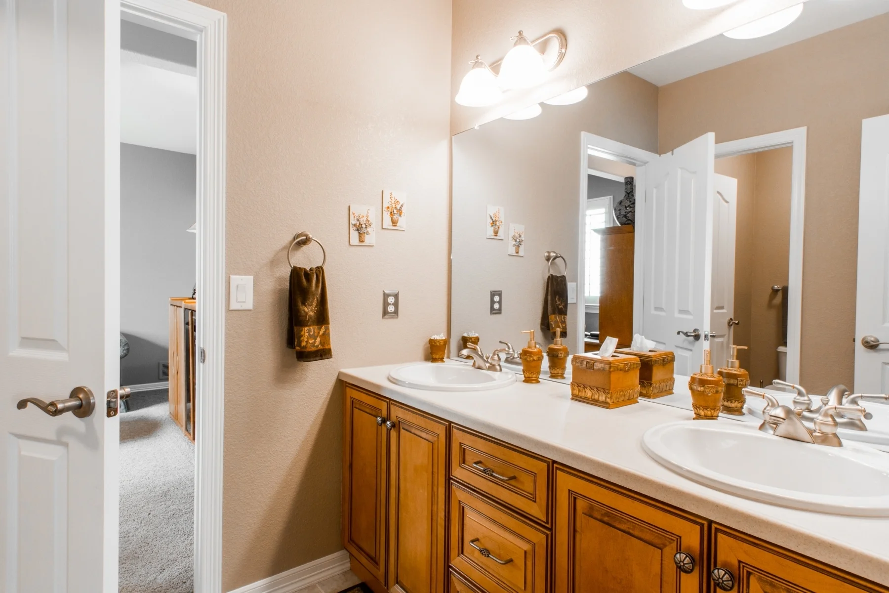 Bathroom_1800x1200_2768896.jpg