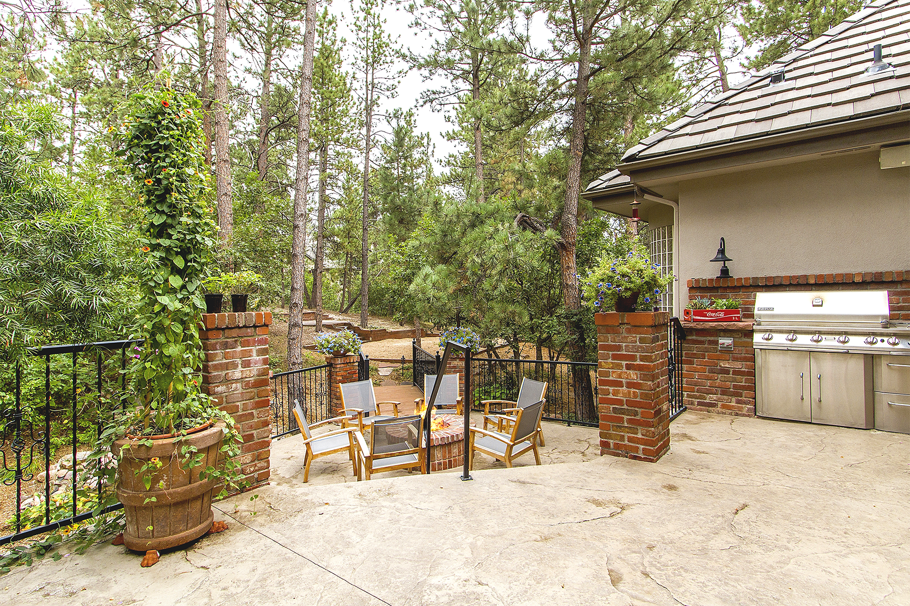Exterior_1800x1200_2813030-edit.png