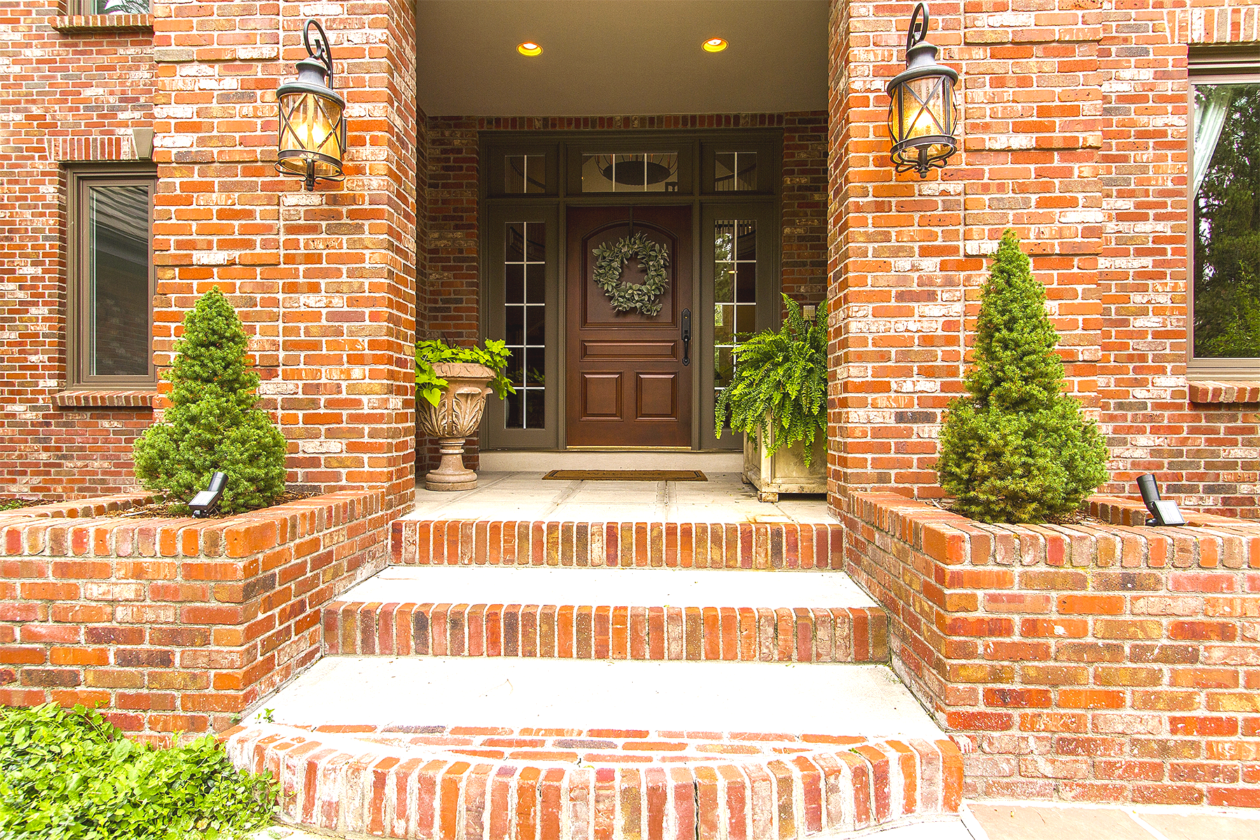 Exterior_1800x1200_2813040-edit.png