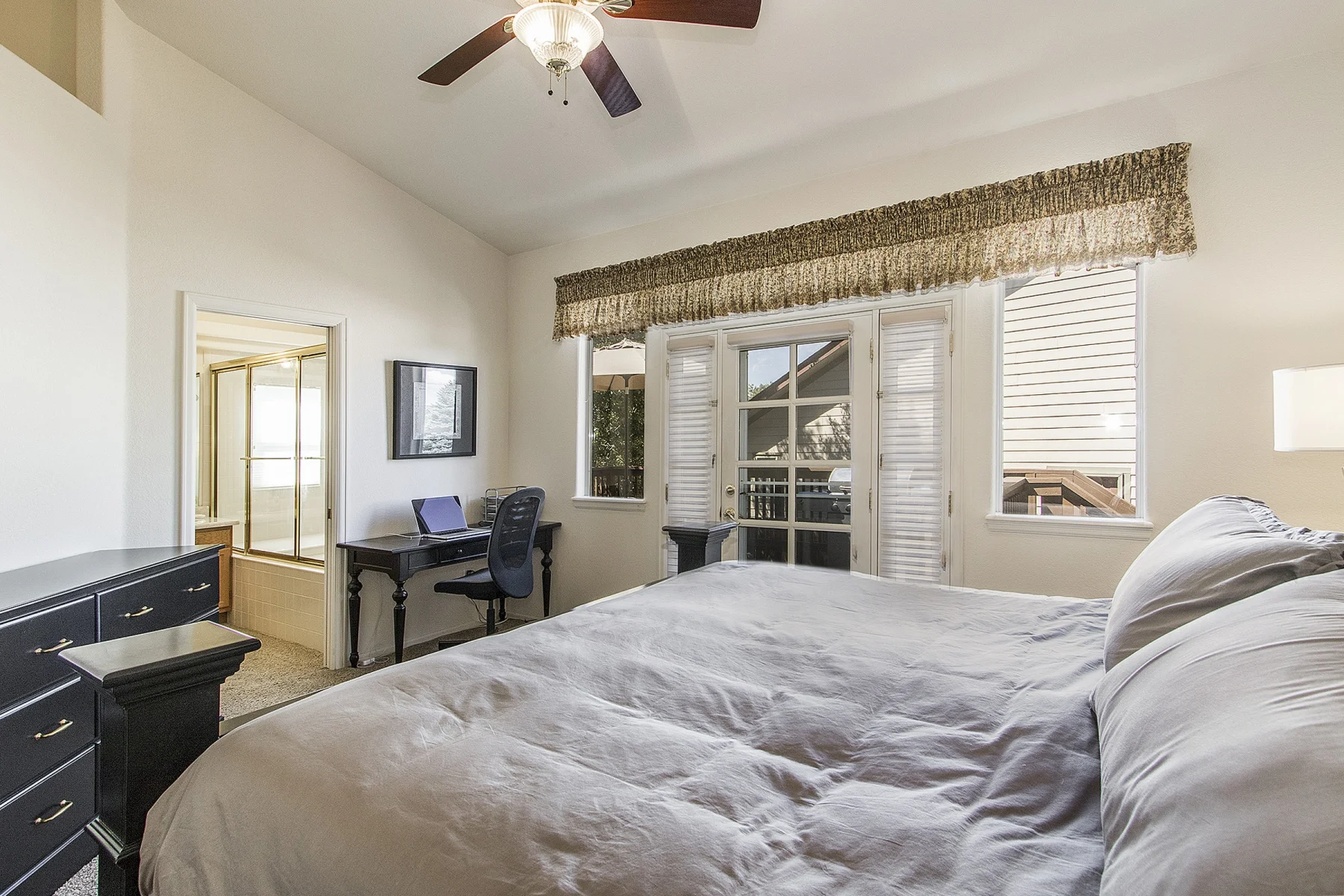 Copy of Master-Suite_1800x1200_2473289.jpg