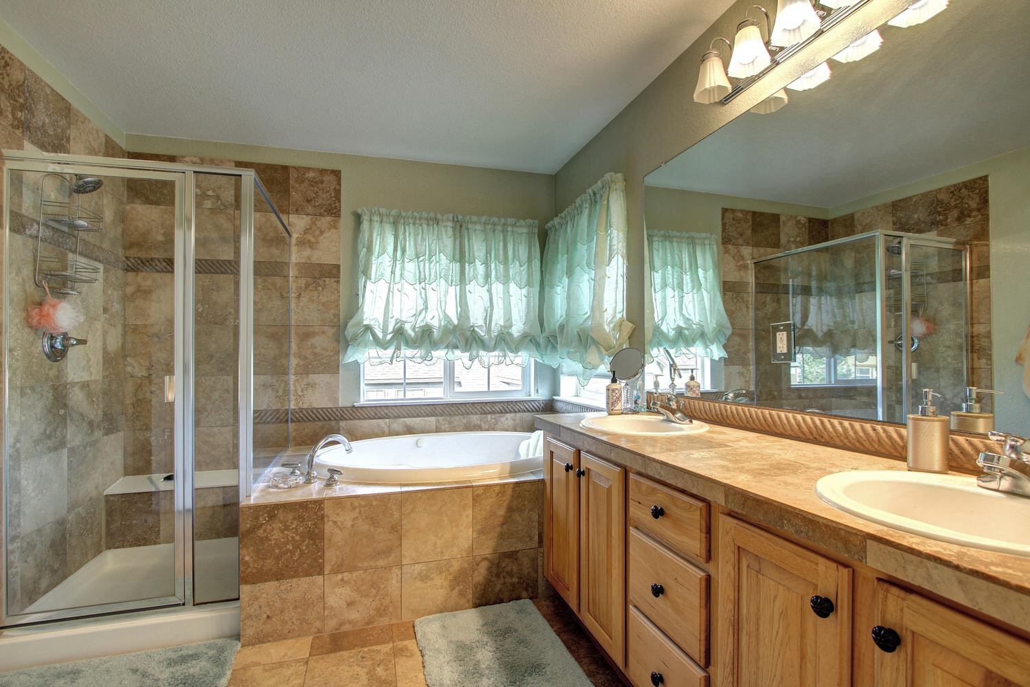 3953 Blue Pine Cir Littleton-large-031-038-Bathroom-1500x1000-72dpi.jpg