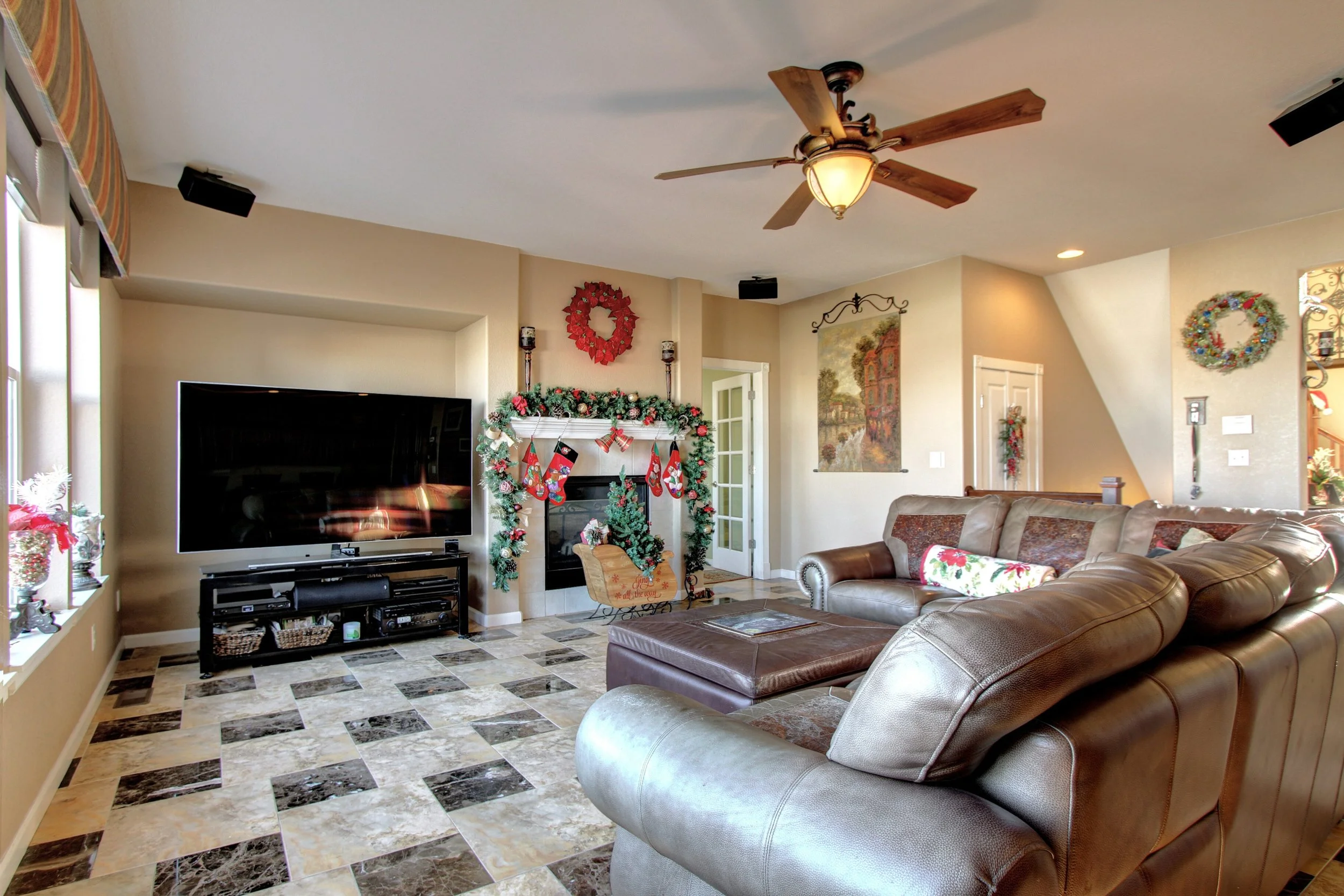 2927 Newbury Ct Littleton CO-print-010-060-Family Room-3648x2432-300dpi.jpg