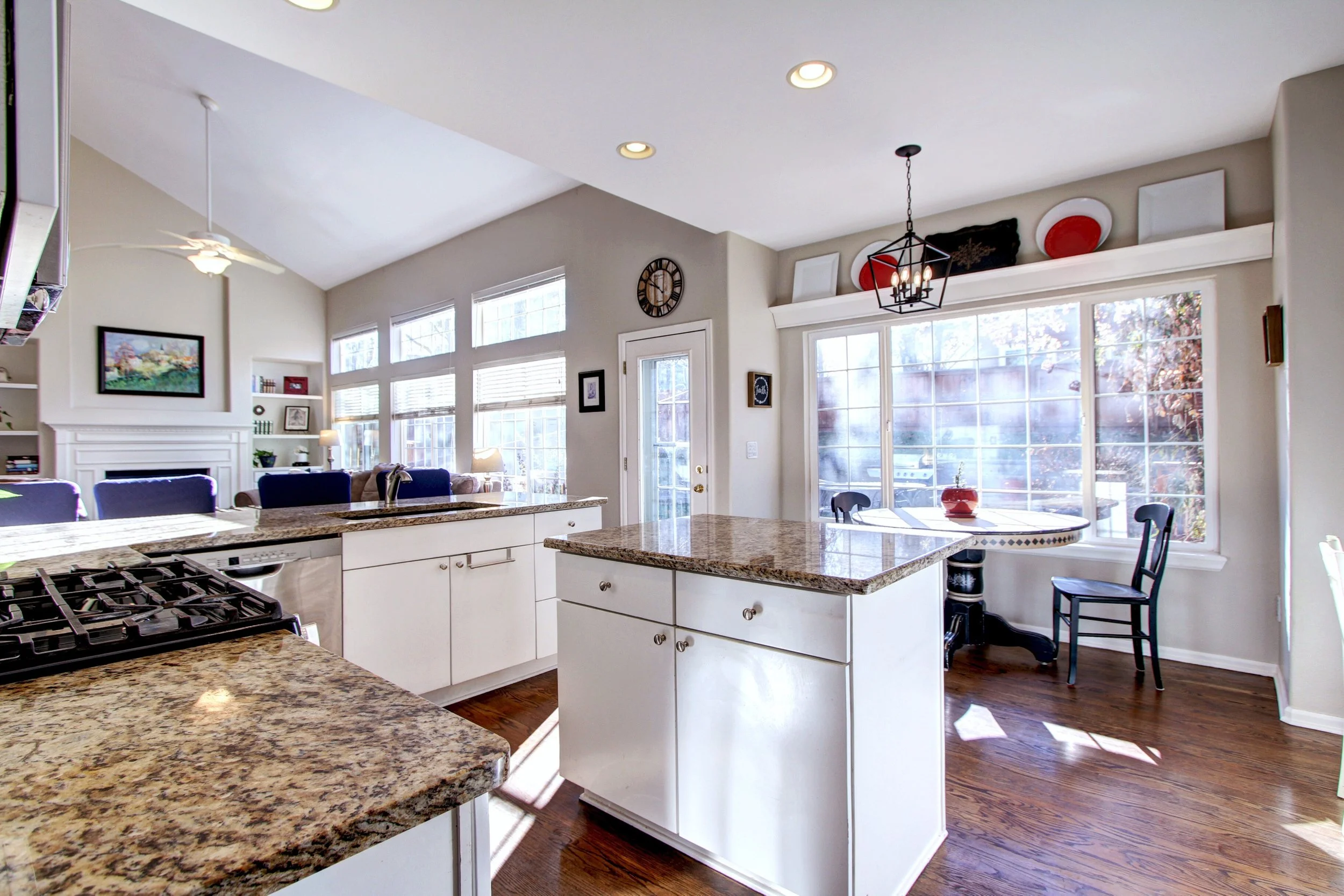 9511 S Hackberry St Highlands-print-017-027-Kitchen-3648x2432-300dpi.jpg