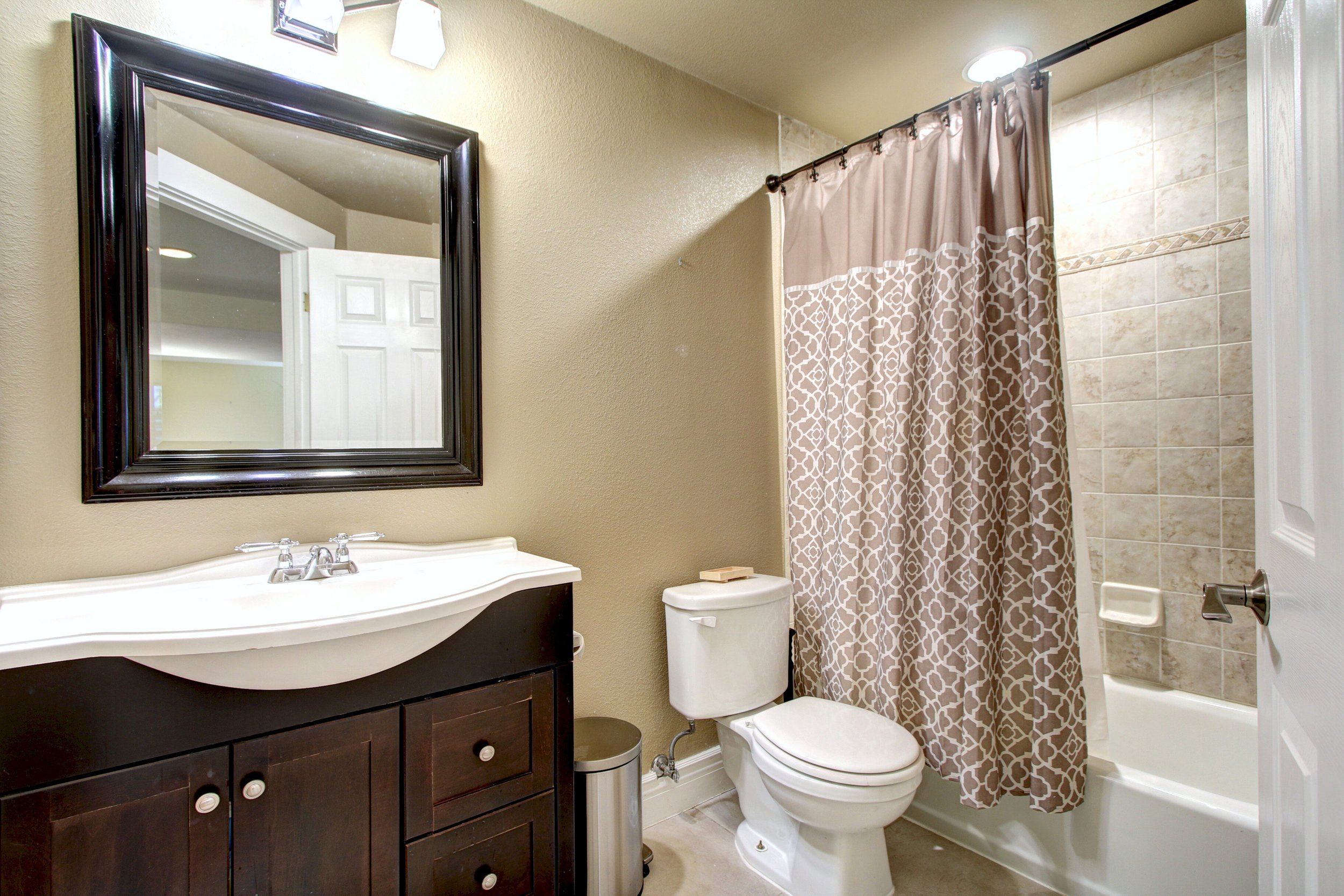 9511 S Hackberry St Highlands-print-034-035-Bathroom-3648x2432-300dpi.jpg