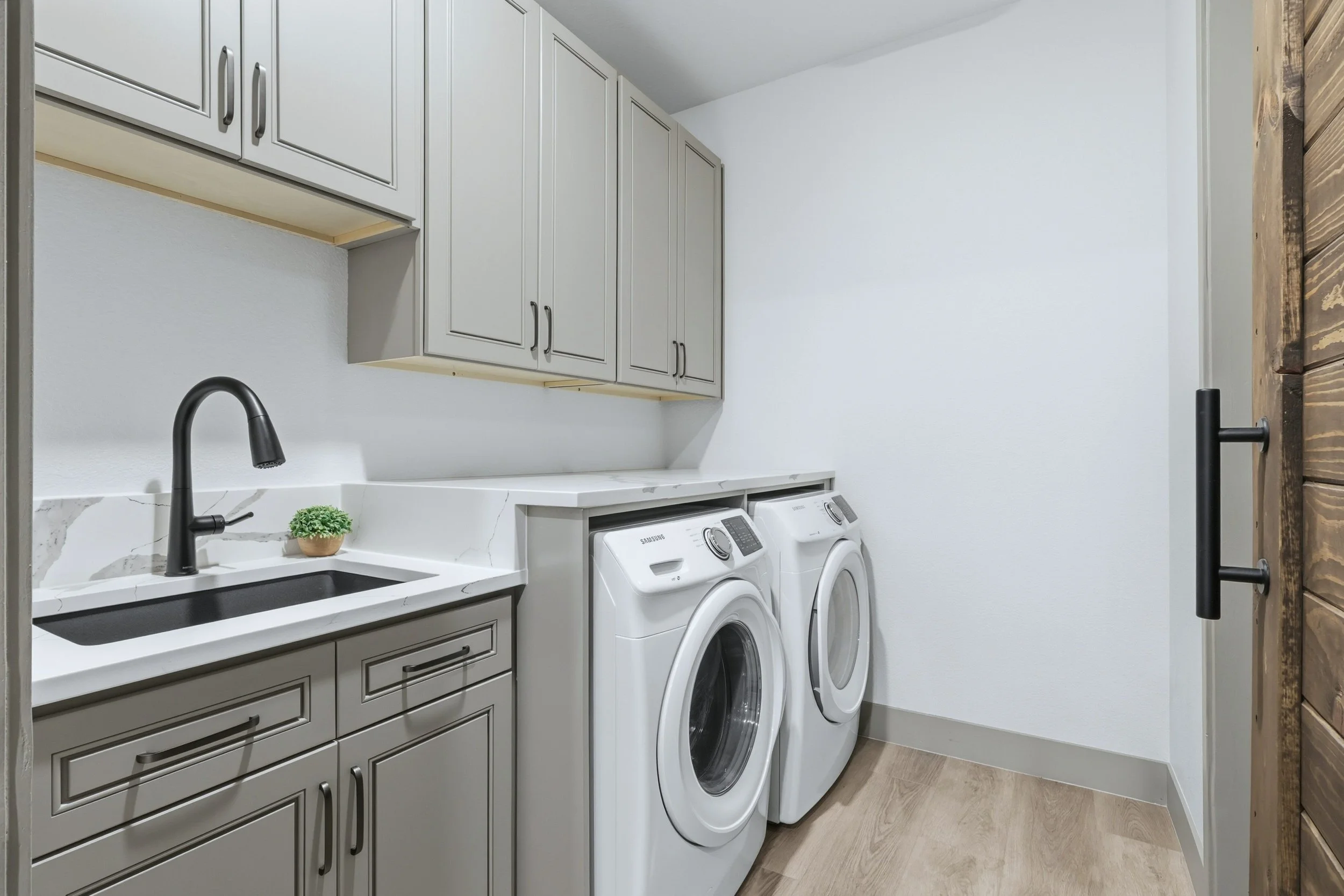 7022 Hyland Hills St Castle-print-027-032-a  027-4200x2800-300dpi.jpg