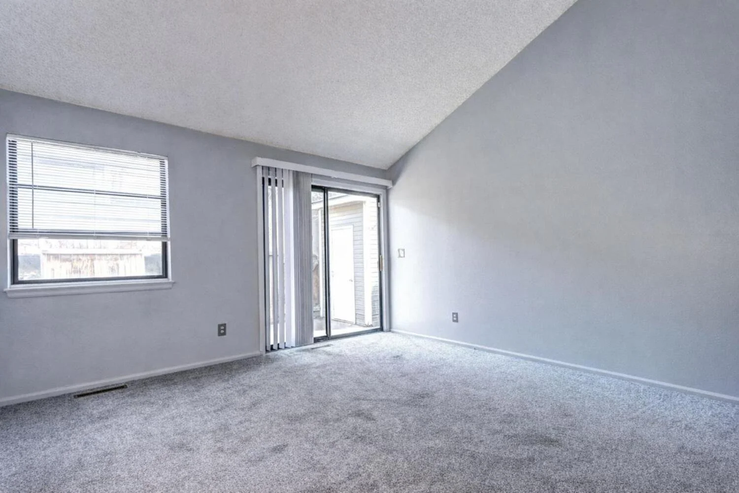 4634 S Fraser Ct F Aurora CO-large-028-075-photo 2026 04 09 10 25 13-1280x853-72dpi.jpg