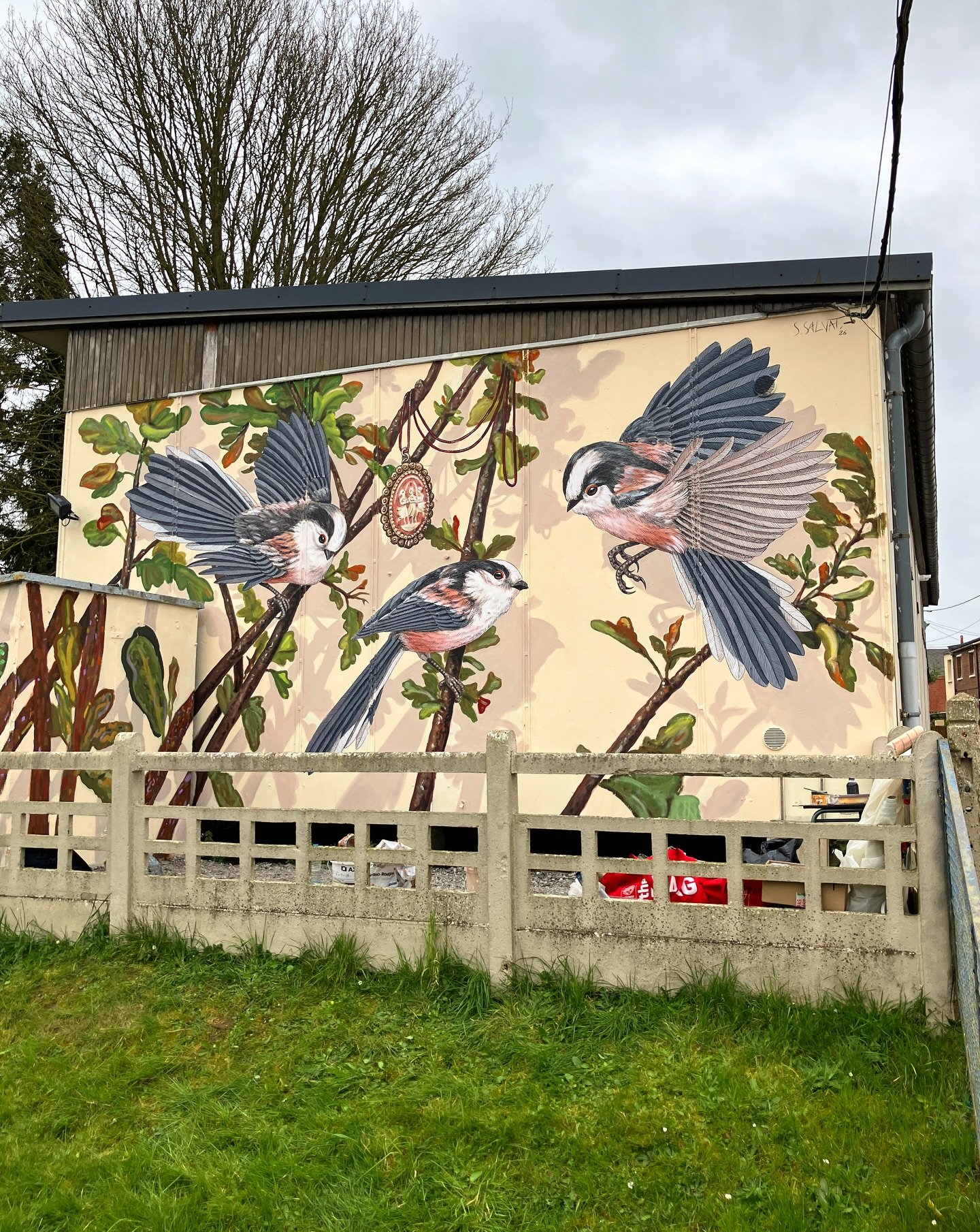 Les trois gracieuses &ndash; Ma premi&egrave;re fresque de l&rsquo;ann&eacute;e.
J&rsquo;ai eu le plaisir d&rsquo;intervenir sur l&rsquo;un des murs de la tr&egrave;s mignonne &eacute;cole &eacute;l&eacute;mentaire de Beaumont-en-Cambr&eacute;sis. Un