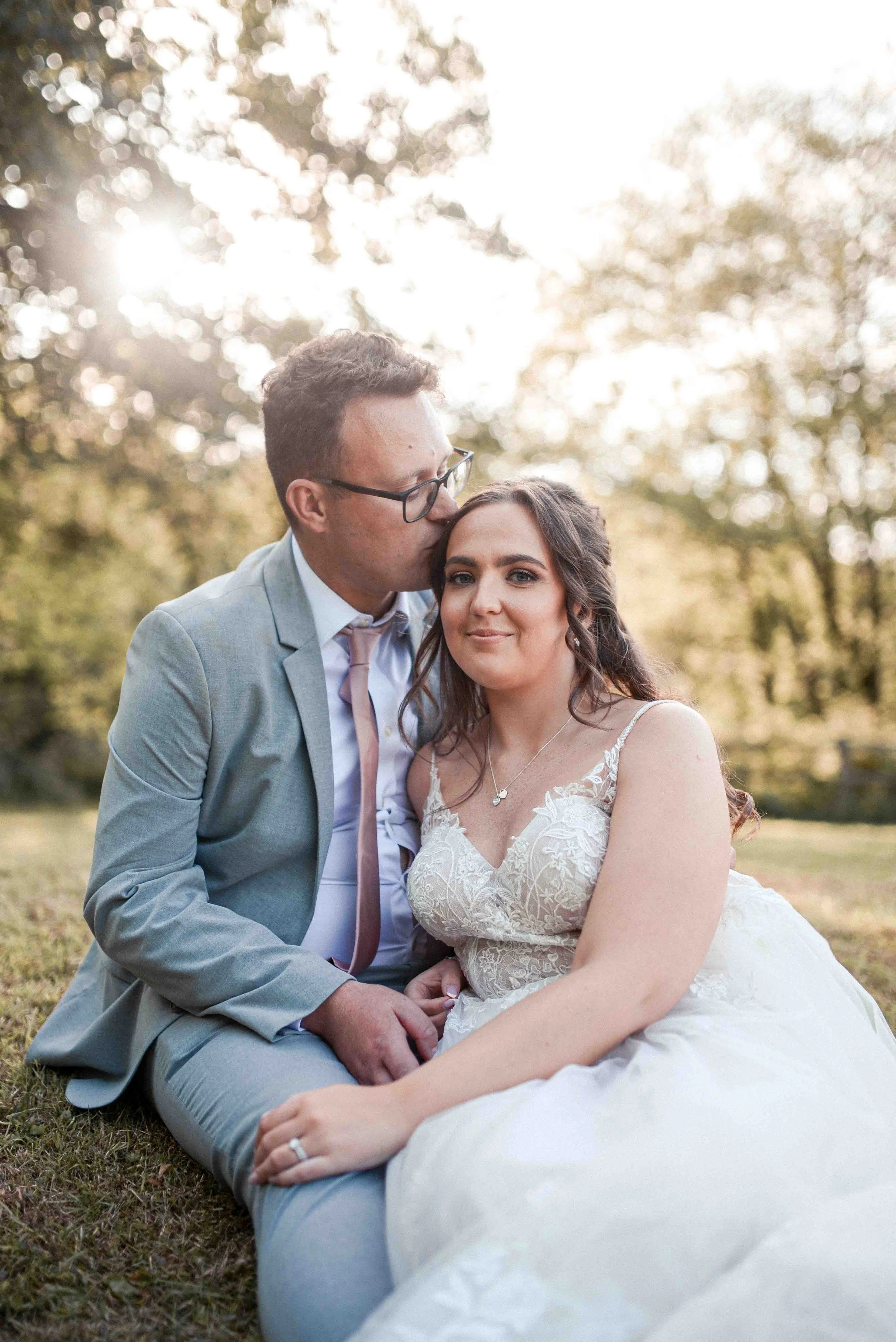 51- the-hurt-arms-photographer-for-weddings-ryan-lee-turton-with-shashannah-and-jack-hugging-kissing.jpg