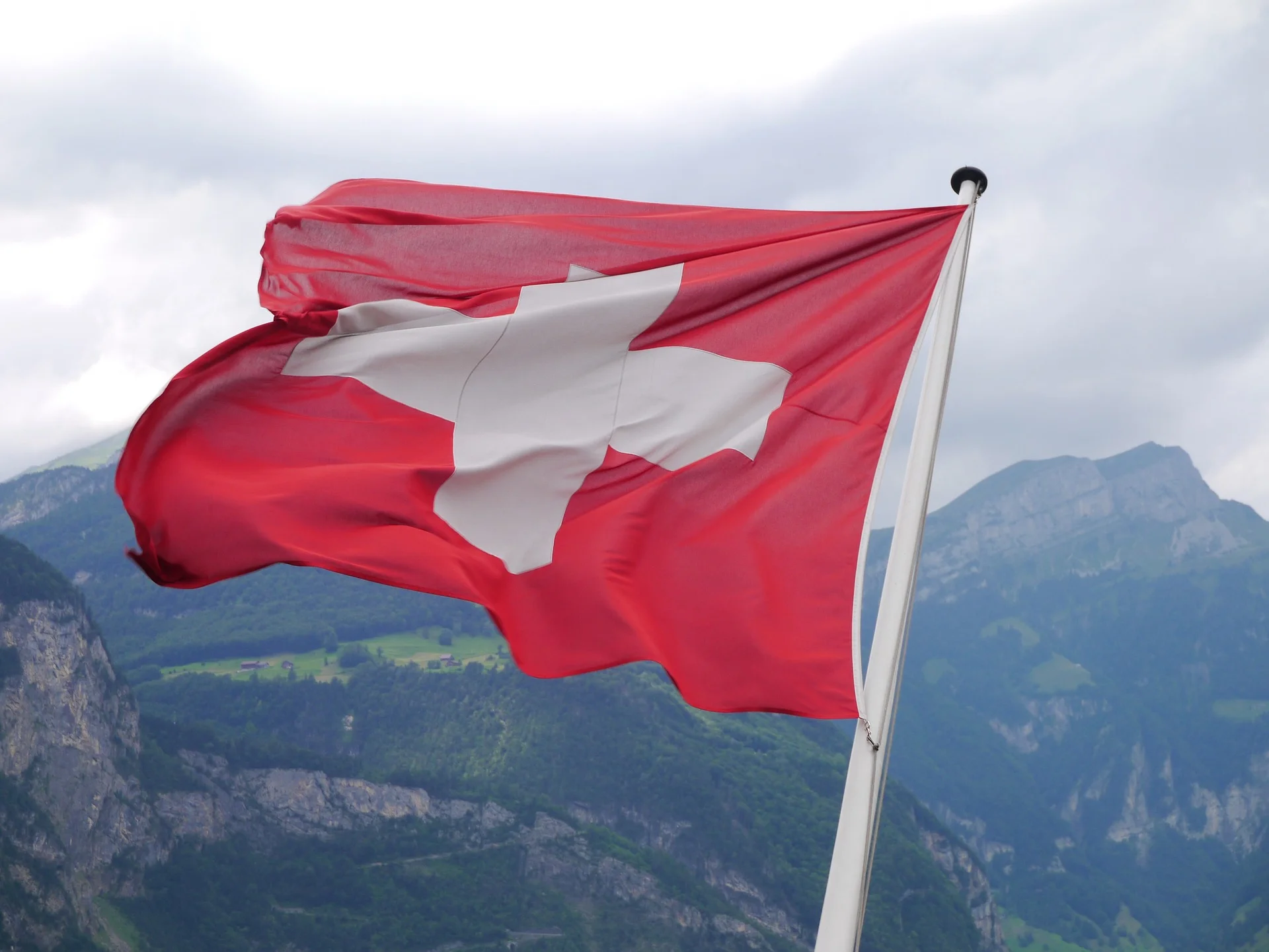 switzerland-1244171_1920.jpg