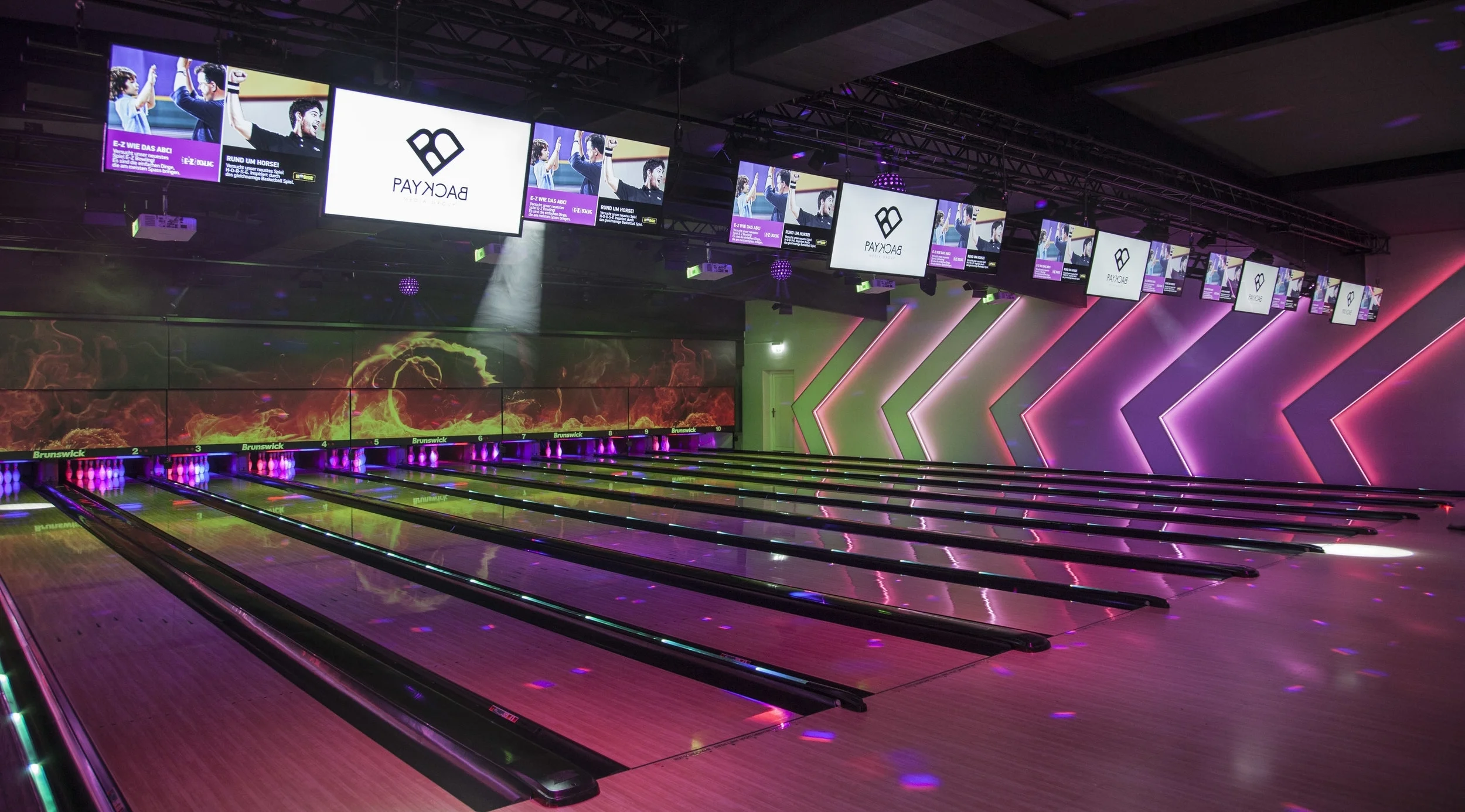bowlingfive-adscreens-may2017-left.jpg