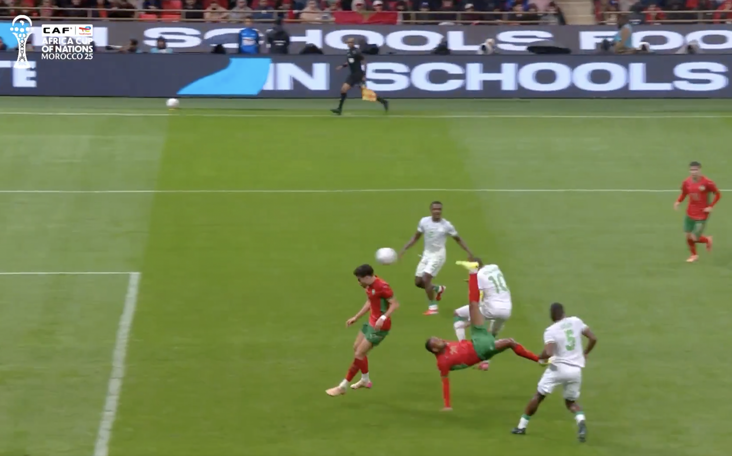 Lightning strikes twice: El Kaabi takes his chance with overhead stunners