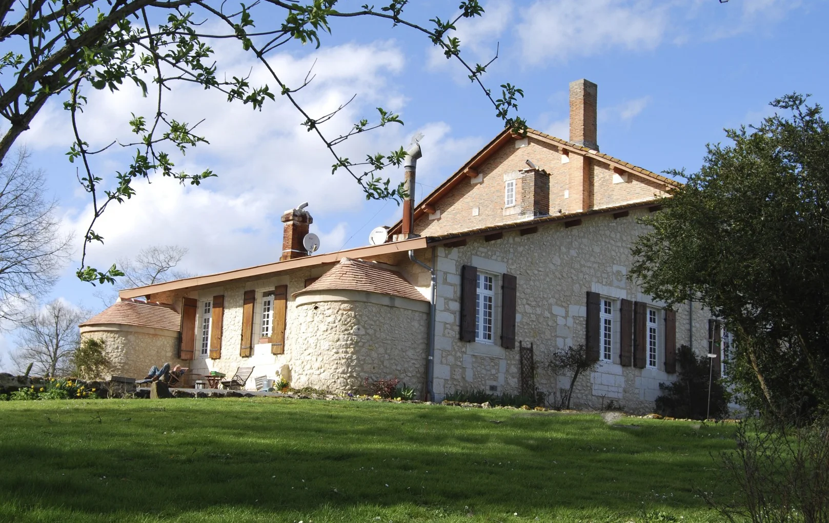 Yoga holiday with Anika at Les Quatre Puits, SW France
