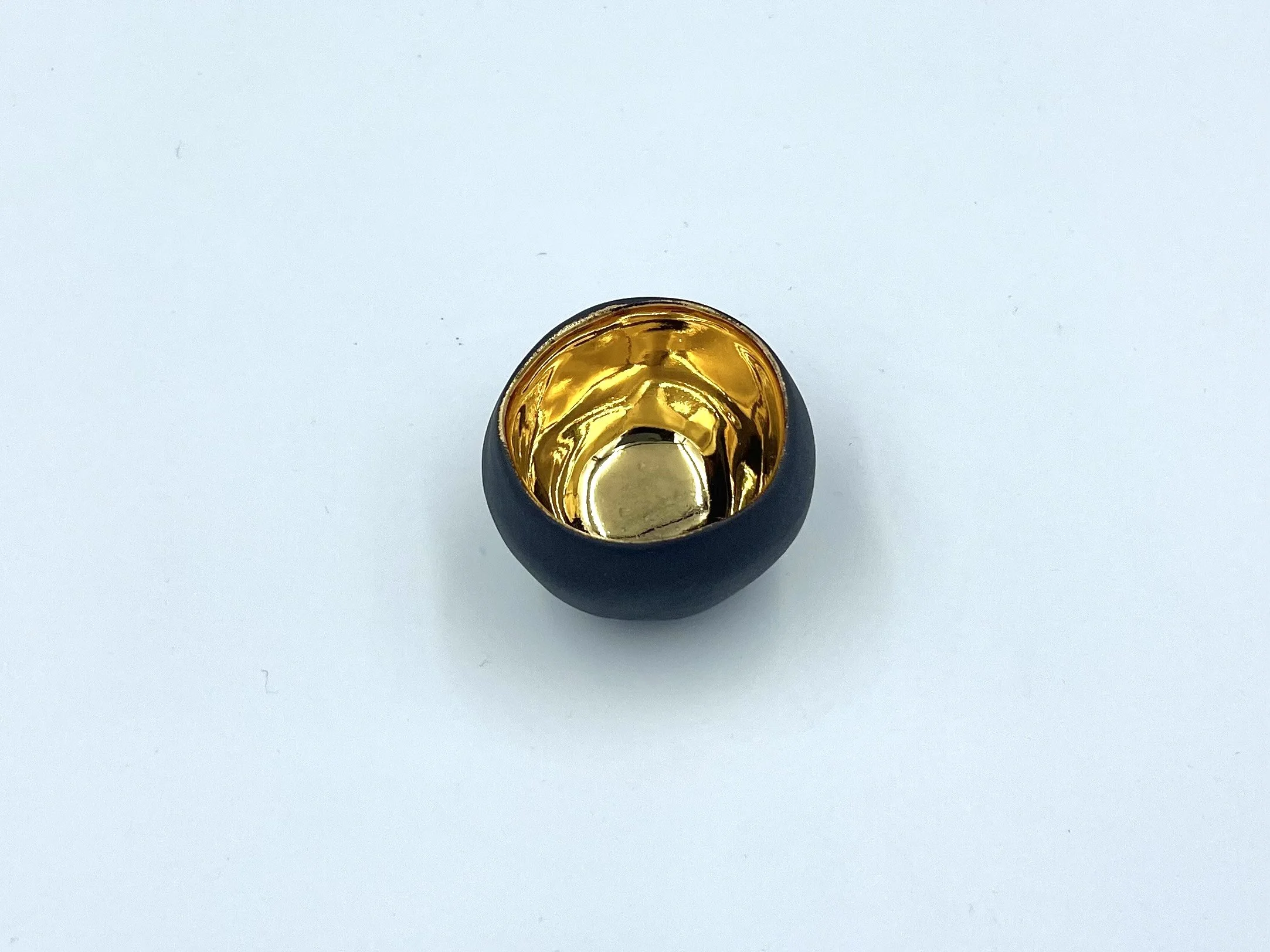 Penny Little Ceramics Porcelain and Lustre Pebbles d.jpg