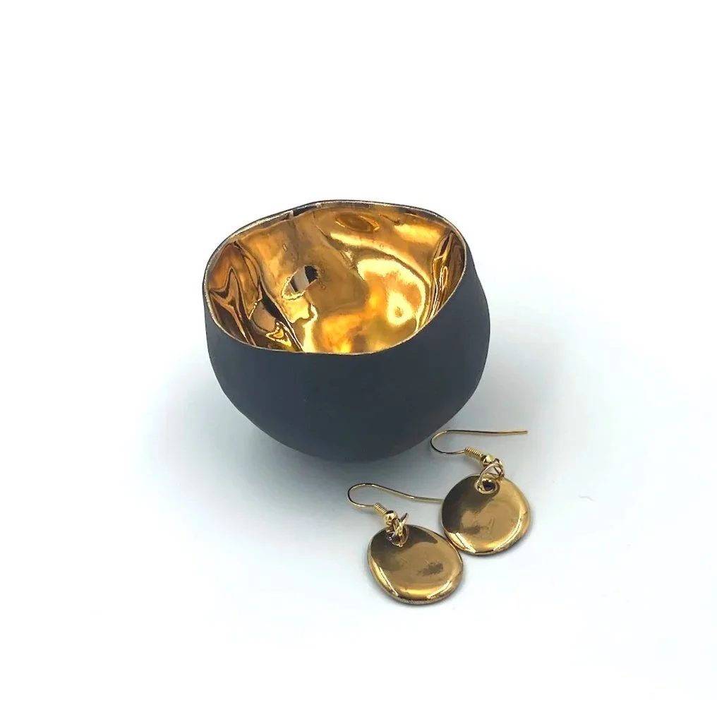Penny-Little-Ceramics-Black-and-gold-pebble-bowl-b.jpg
