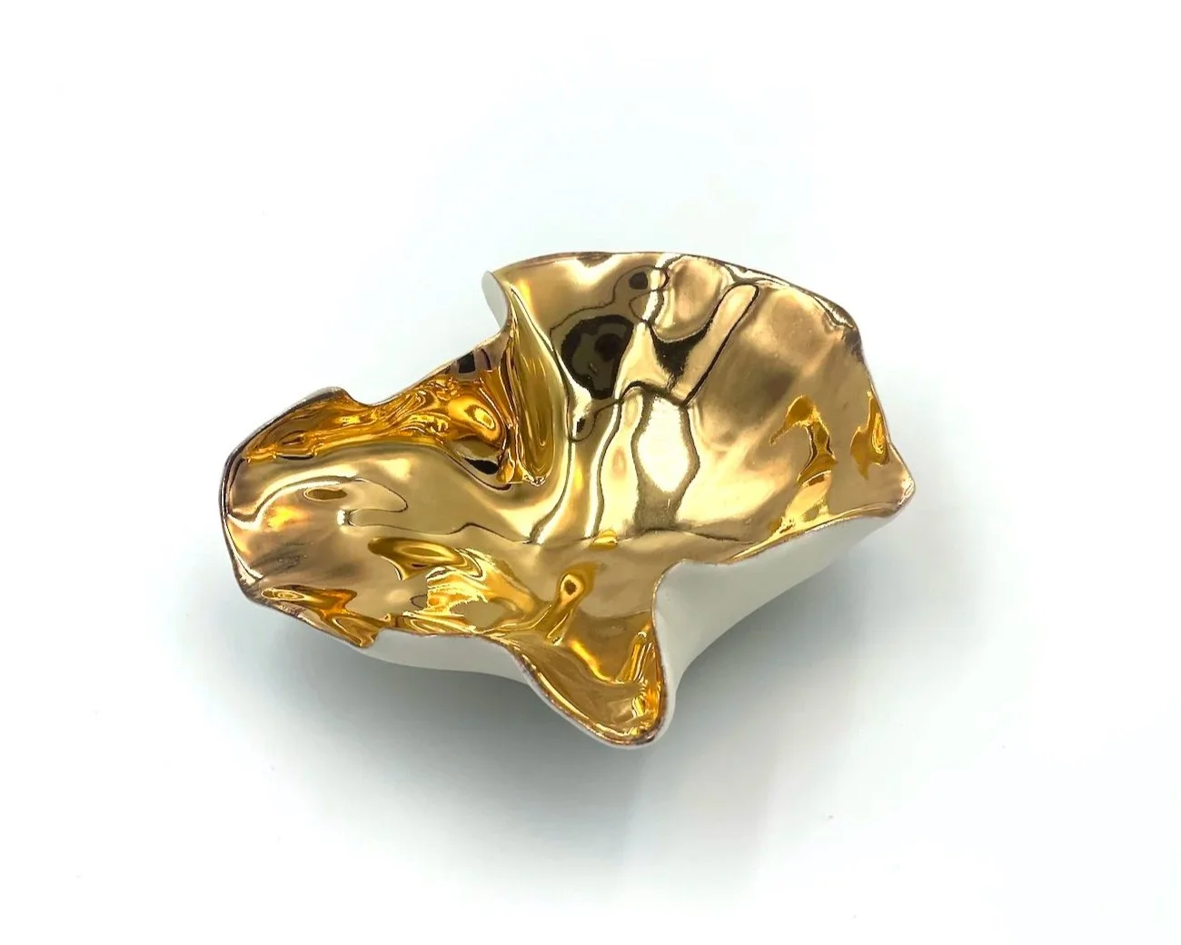 Penny-Little-Ceramics-White-and-gold-statement-piece-2-b.jpg