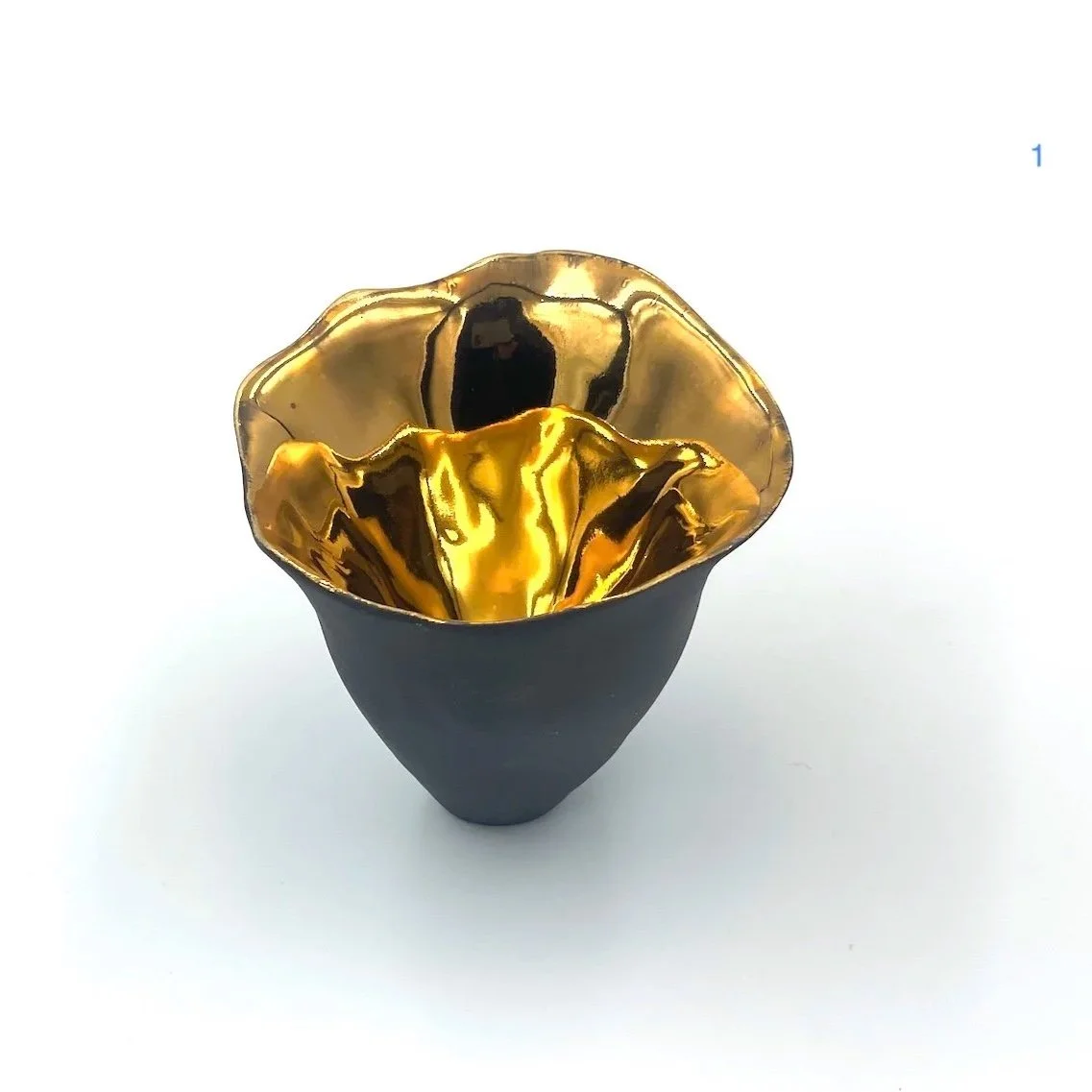 Penny-Little-Ceramics-Black-and-gold-tulip-1-b.jpg