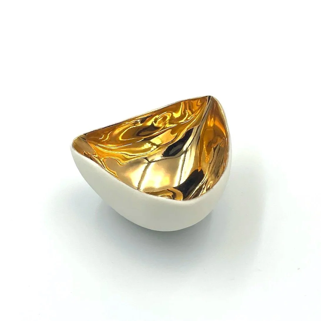 Penny-Little-Ceramics-white-porceial-and-gold-lustre-heart-bowl-2.jpg