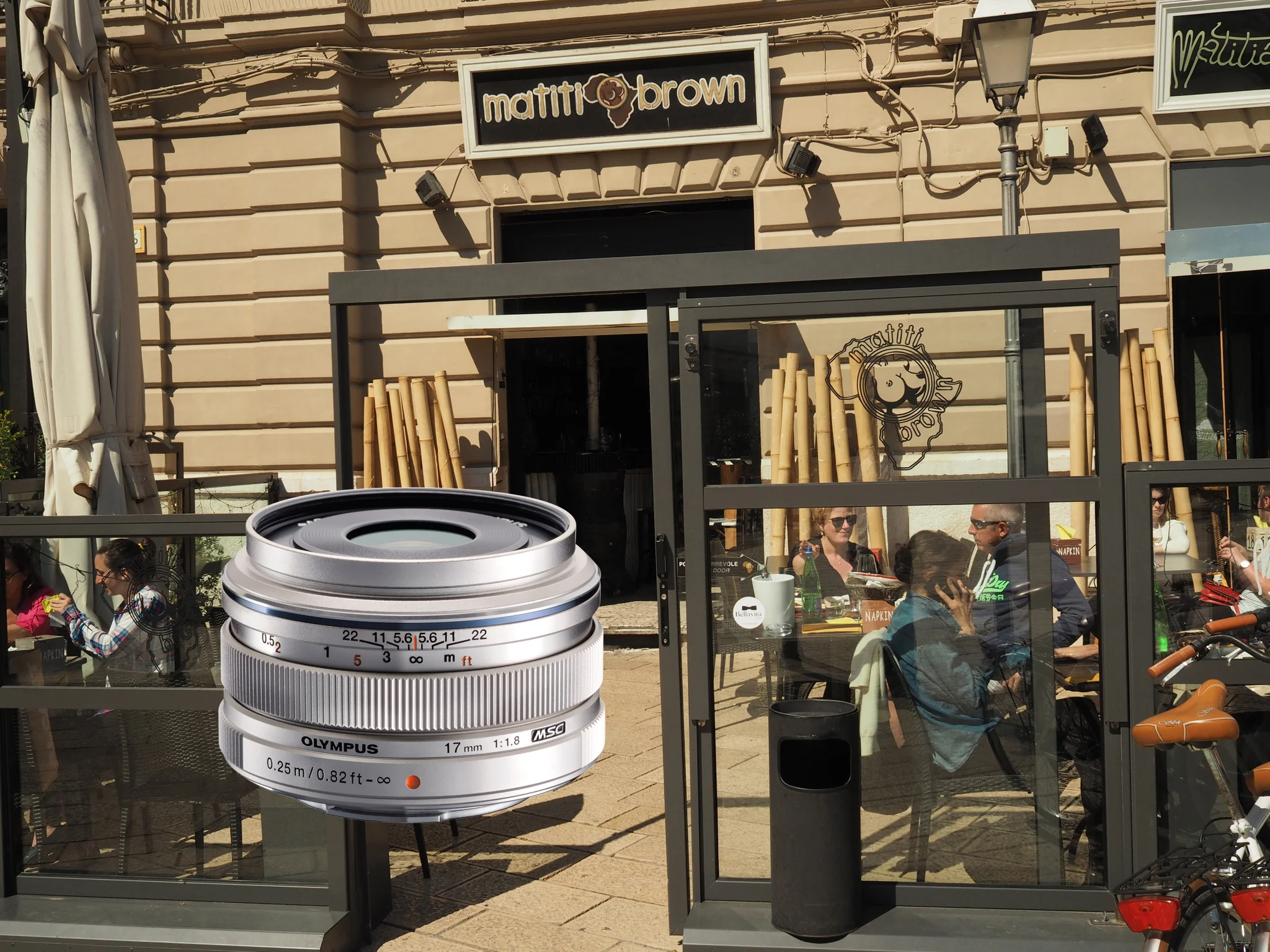 This Olympus M.Zuiko 17mm 1:1.8 lens has just noticed a staggeringly racist restaurant logo in Bari. It furtively looks around and is relieved that there are no black M.Zuiko 17mm lenses around. I personally don't see the appeal of the silver Olympus lenses unless perhaps you have a silver-bodied Pen. Leica has taught me that miscegenation is only permissible between silver bodies and black lenses, not vice versa.