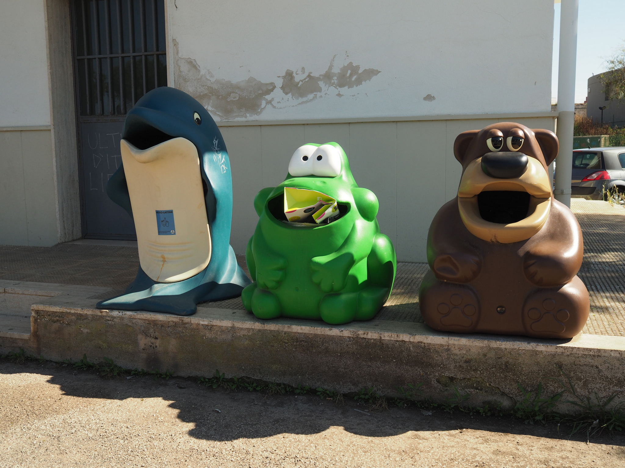 I didn’t take any pictures of the seats or airport. They’re serious about recycling in Puglia.