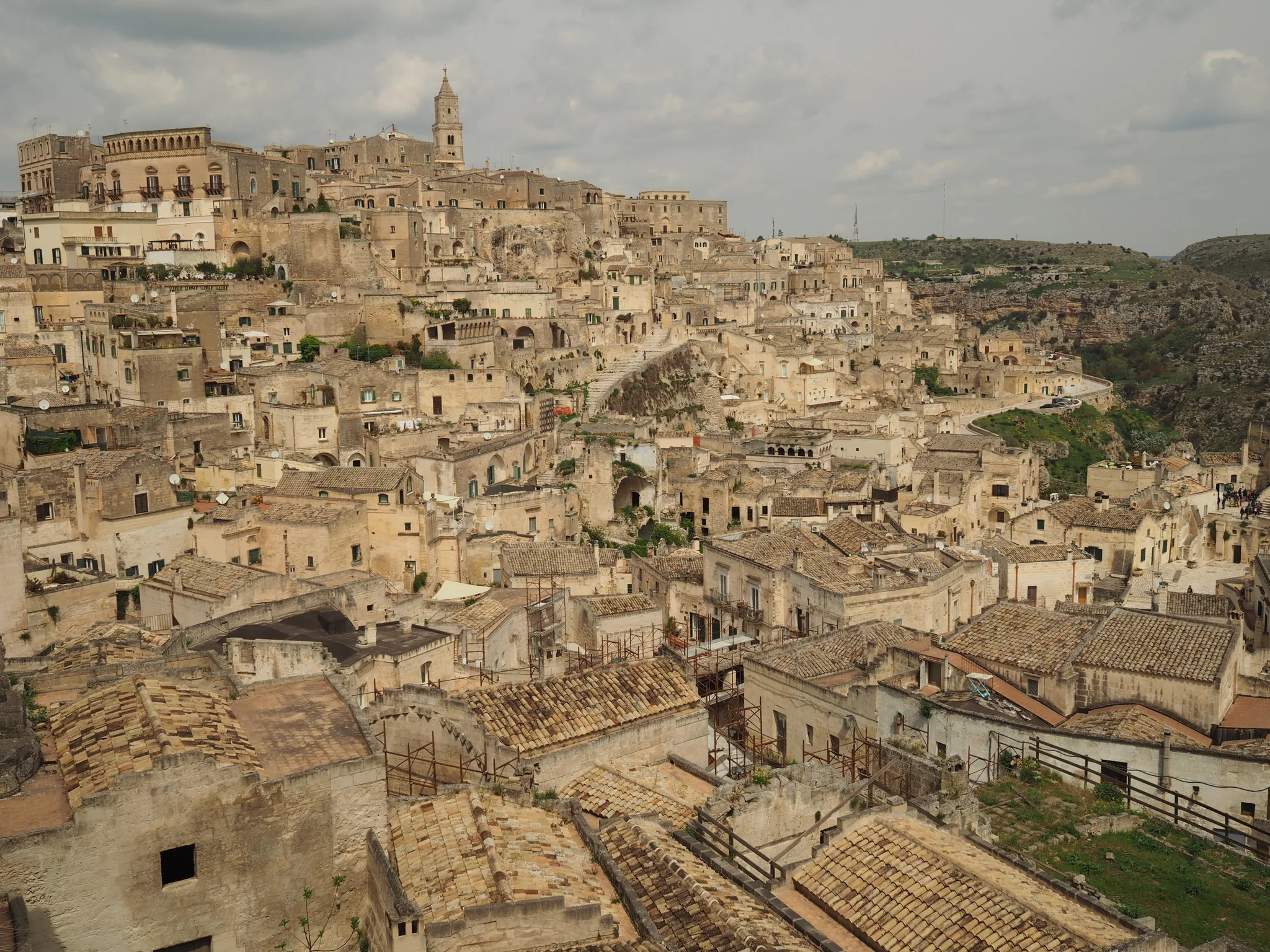Matera at f/8. Sharp like old concrete and tile.