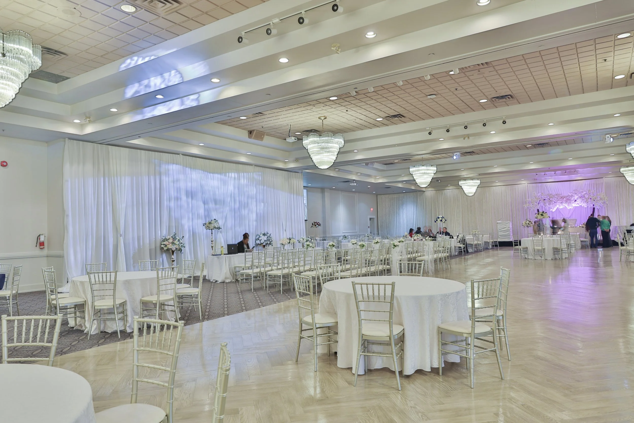 Mississauga Grand-banquet hall-venues-weddings-corporate-events (7).jpg