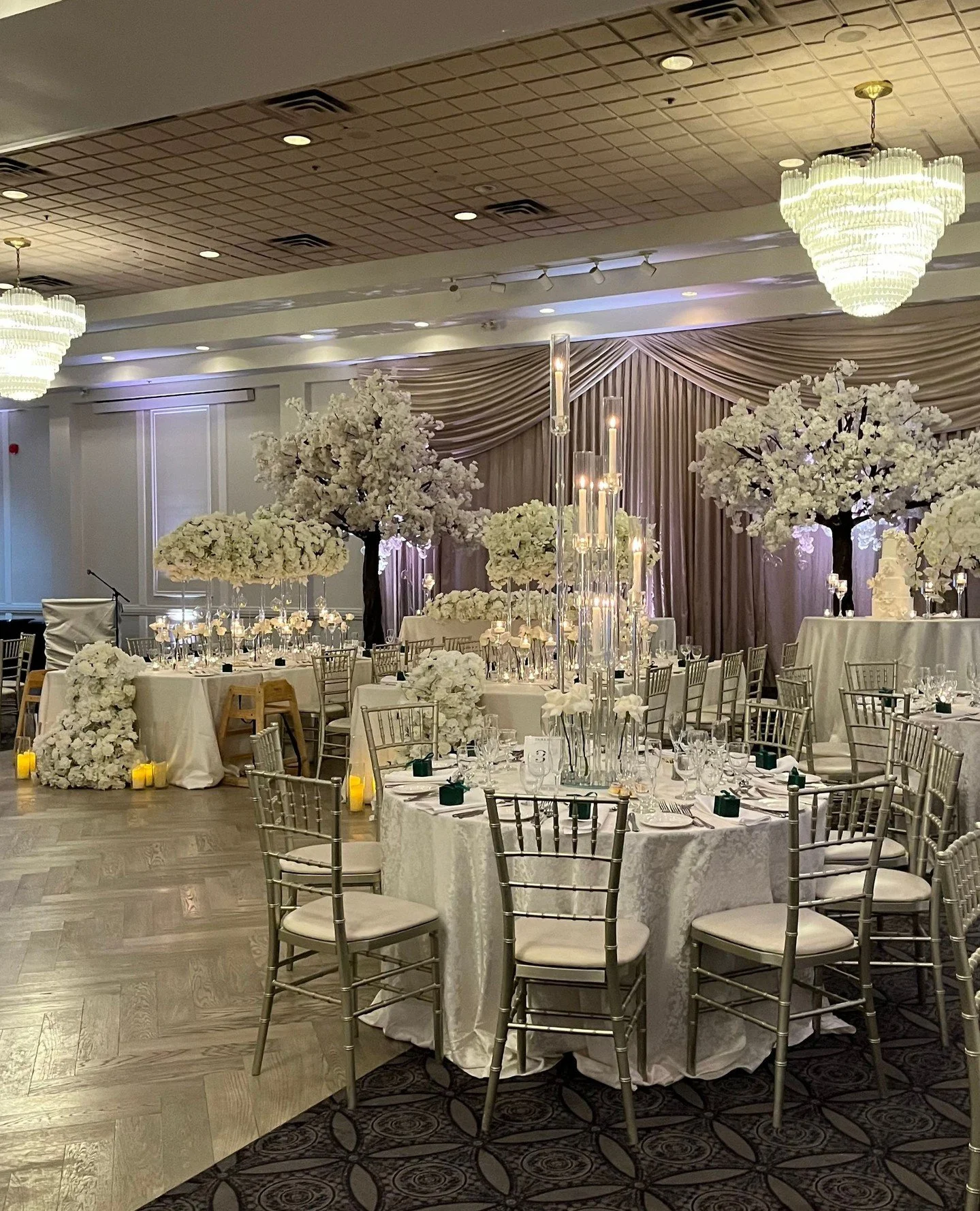 Modern elegance meets timeless romance.
Welcome to the wedding of your dreams.
#LuxuryWeddingVenue #MississaugaEvents
.
.
.
.
.
#weddingreception #weddingday #bride #luxurywedding #weddingwire #brideandgroom #wedding #weddinginspiration #