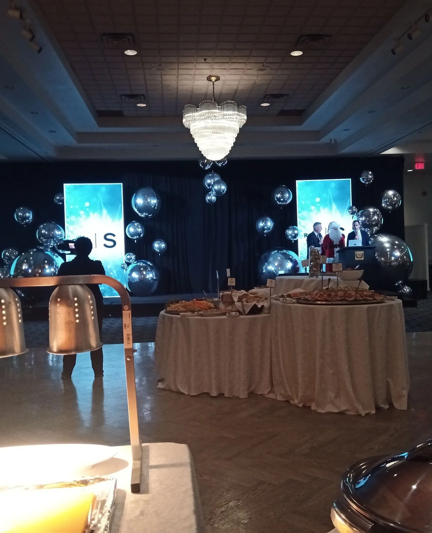 A festive night of teamwork, celebration, and holiday cheer ✨🎄 Thank you for choosing our venue for your company&rsquo;s Christmas celebration!⁠
⁠
⁠
.⁠
.⁠
.⁠
.⁠
.⁠
.⁠
⁠
#events #eventdecor #eventmanagement #catering #eventplanning #weddingplanning #