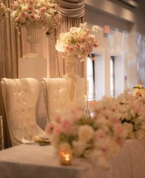 Breathtakingly beautiful head table. ⁠
⁠
⁠
.⁠
.⁠
.⁠
.⁠
.⁠
⁠
#weddingday #mississaugavenues #weddingvenue #MississaugaGrand