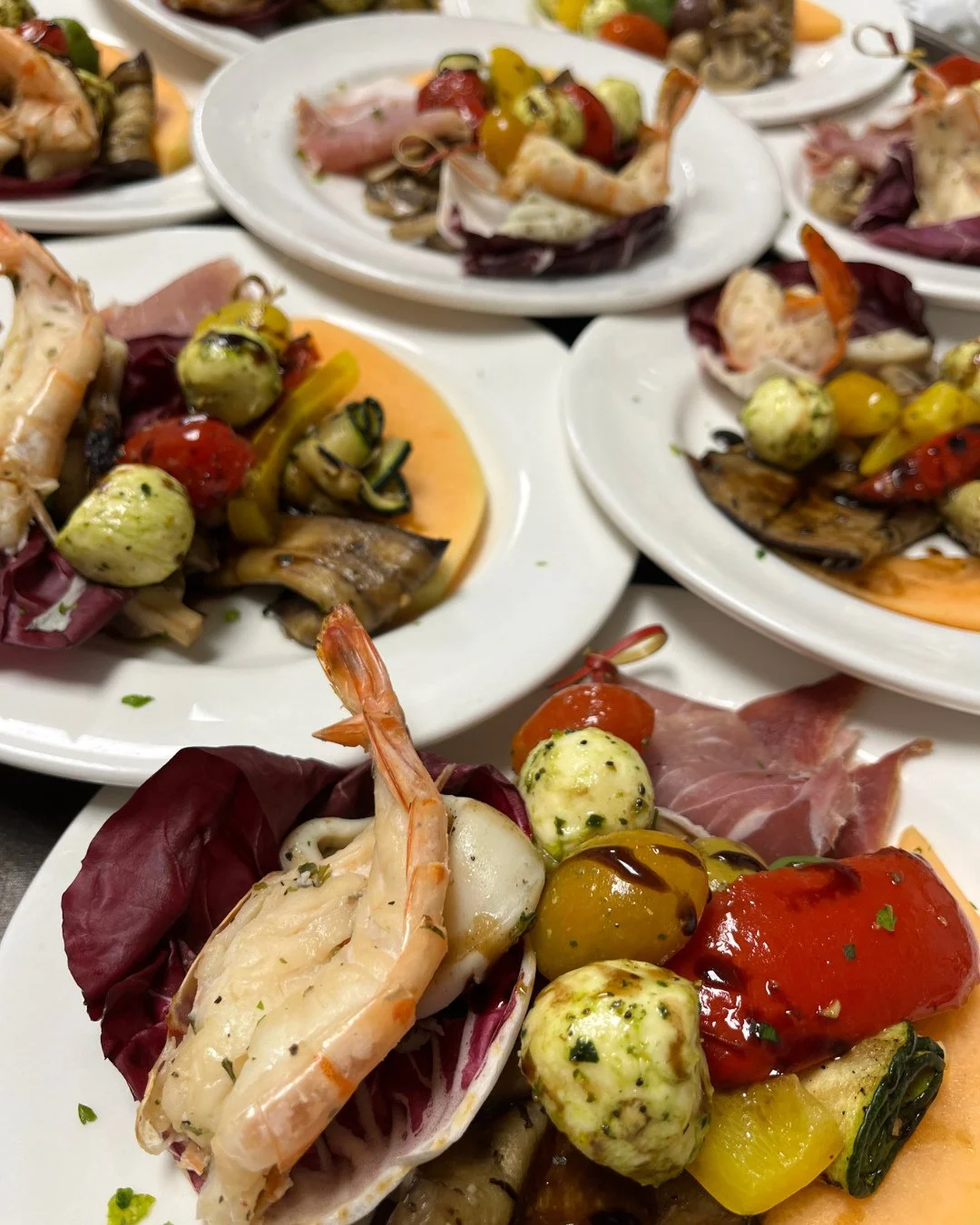 A composition of flavour and form. Every plate arrives as a small stage for the evening.