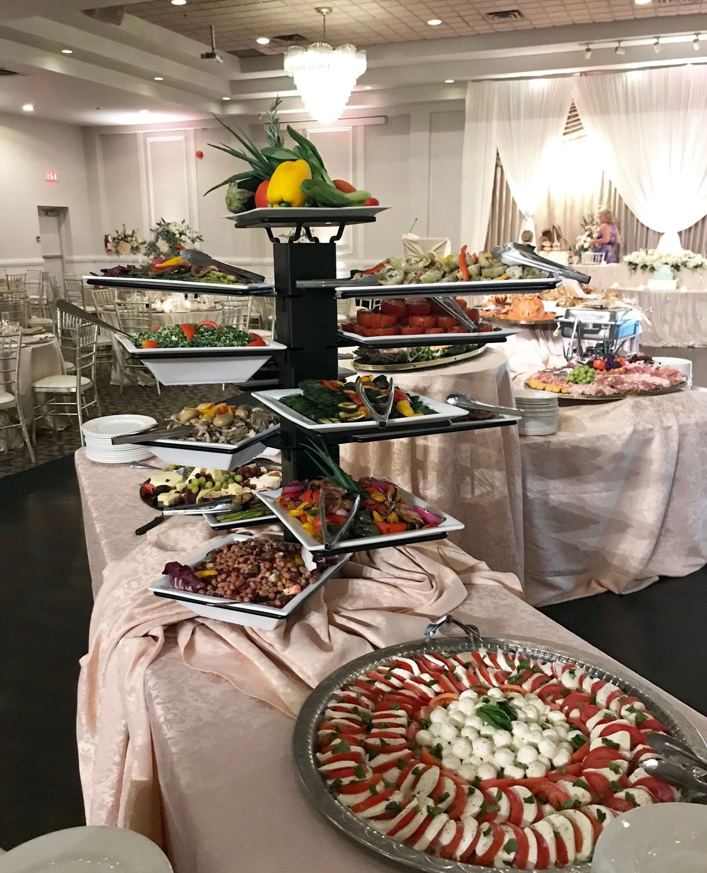 From live culinary stations to interactive dessert options, our culinary team at Mississauga Grand creates engaging food experiences that guests remember.⁠
⁠
⁠
.⁠
.⁠
.⁠
.⁠
.⁠
.⁠
⁠
#MississaugaVenue #CulinaryCuisine #WeddingFood #CorporateEvents #Miss