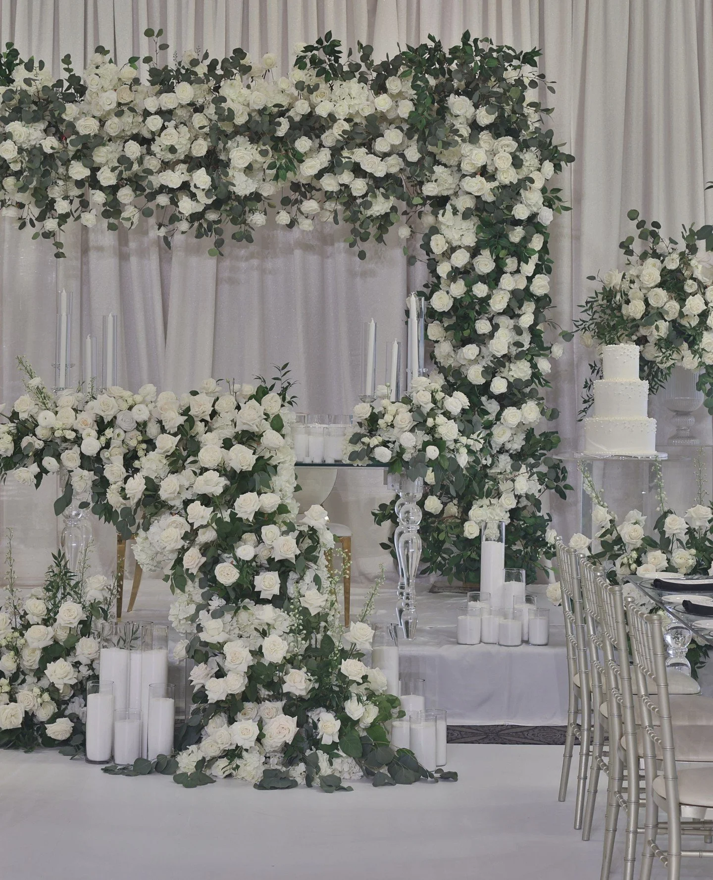 So perfectly pretty.⁠
⁠
⁠
⁠
⁠
.⁠
.⁠
.⁠
.⁠
.⁠
⁠
#weddingday #mississaugavenues #weddingvenue #MississaugaGrand
