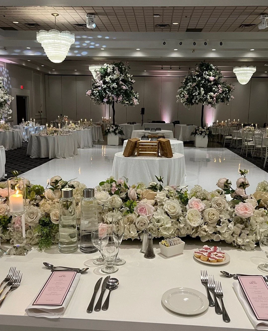 Elegant from the first impression.⁠
⁠
⁠
.⁠
.⁠
.⁠
.⁠
.⁠
⁠
#weddingday #mississaugavenues #weddingvenue #MississaugaGrand