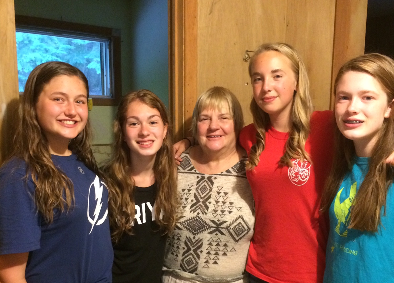 Ms. Kathy Phillips with some campers - медсестра з юначками