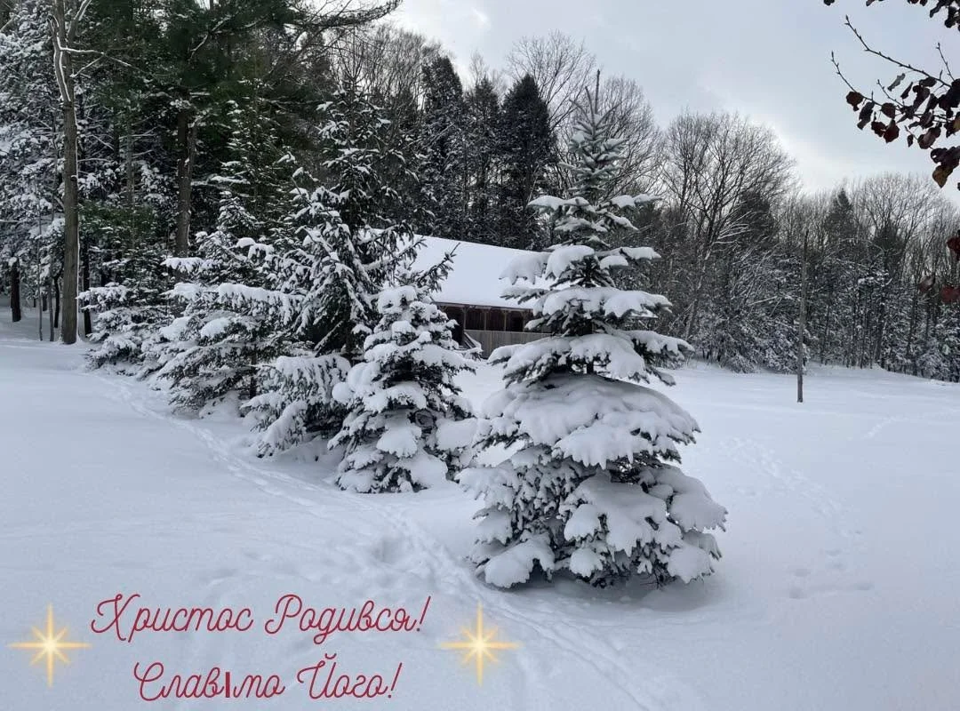 Новий Сокіл вітає всіх з Різдвом Христовим!
Нехай ваші столи будуть щедрі, родина й друзі поруч, і нехай колядки лунають увесь день і вечір.
Хай у світі запанують мир і спокій, особливо наші рідні Україні!