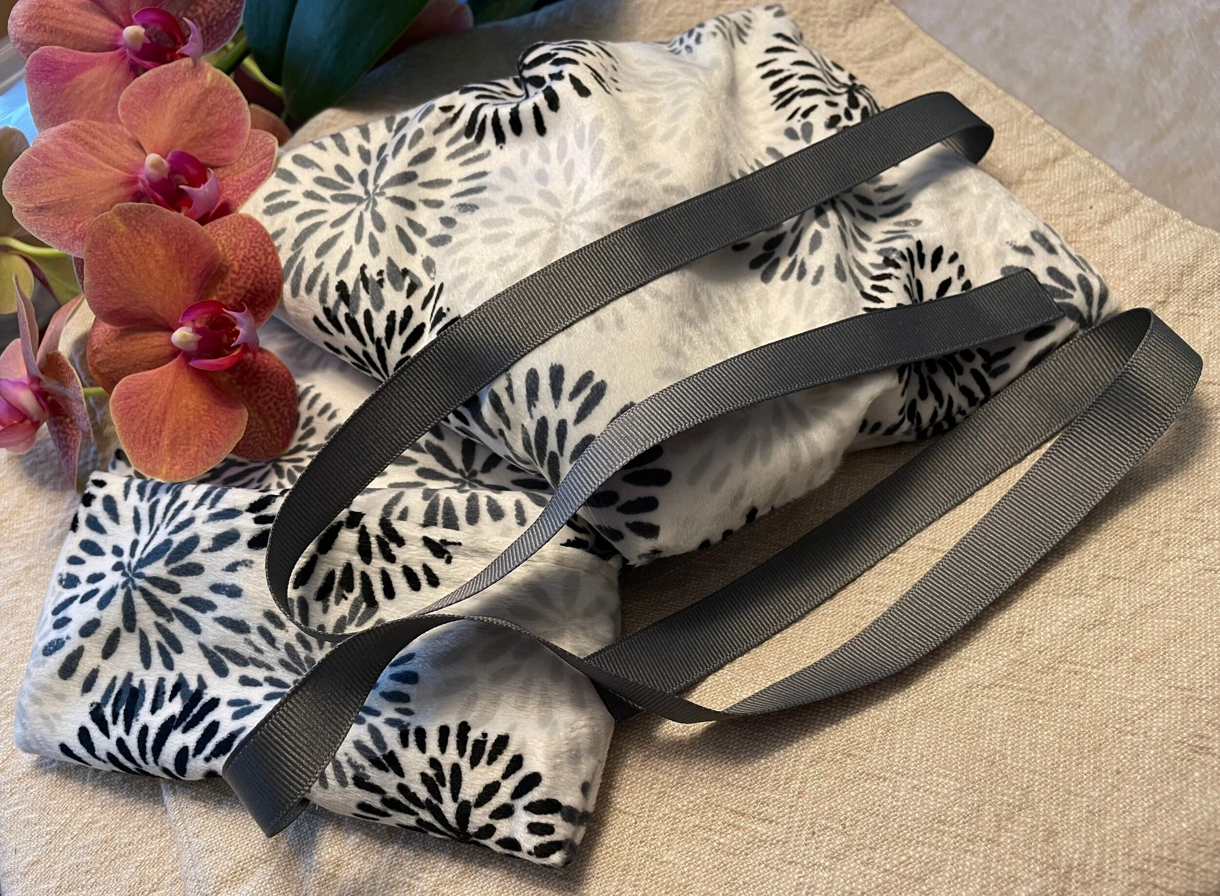 Ease the hurts with this extra large (20” x 7”) flax seed hot/cold pack with a fully removable and washable cover in a variety of colors.