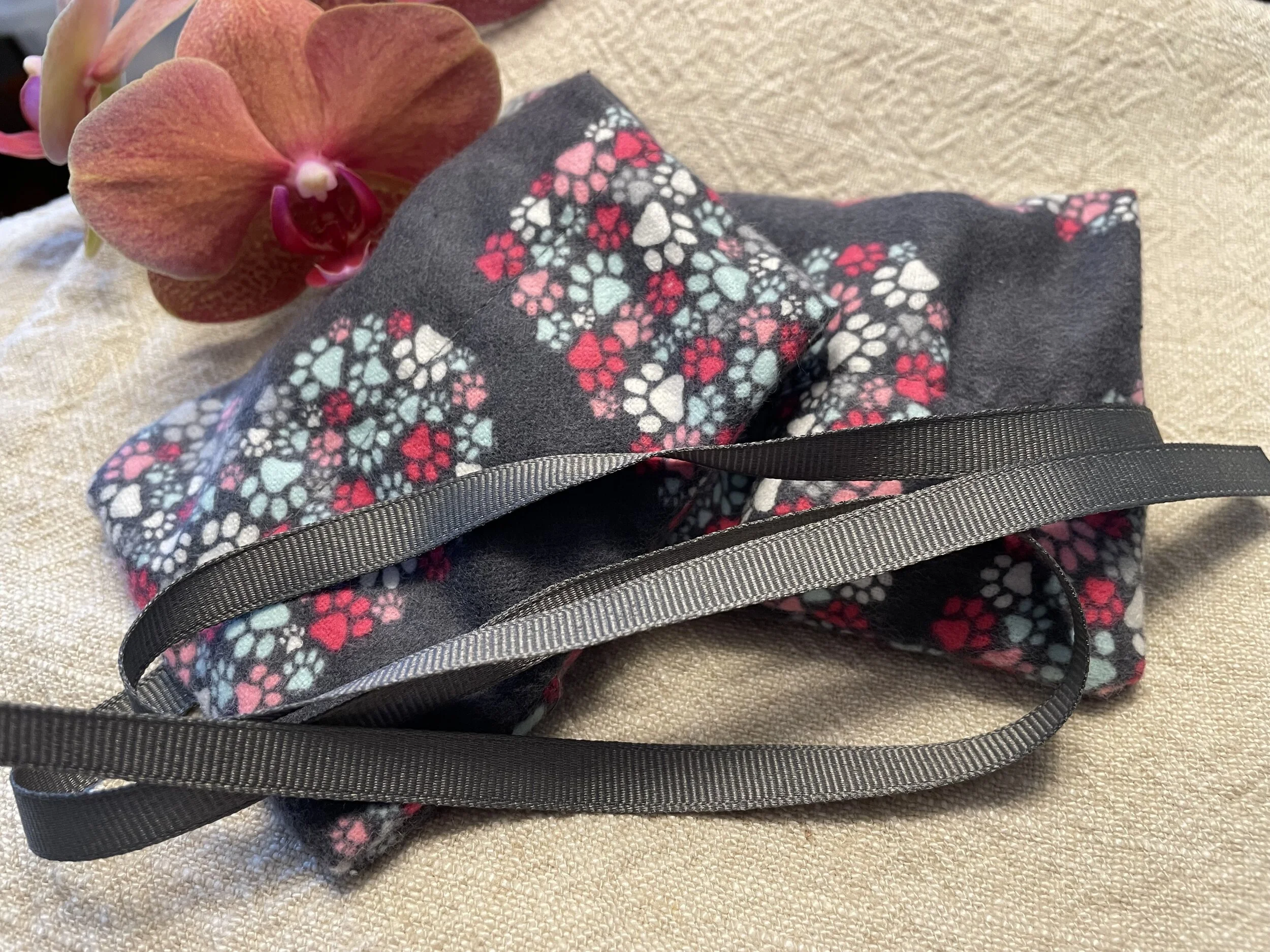 Ease stress and headaches with this flax seed hot/cold eye pillow with optional lavender fill and removable, washable cover in a variety of colors.